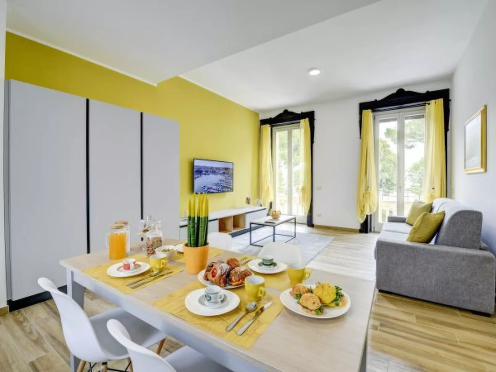 Desenzanoloft Palazzo Visconti-Collo Lungo Giallo - Image-tags.info