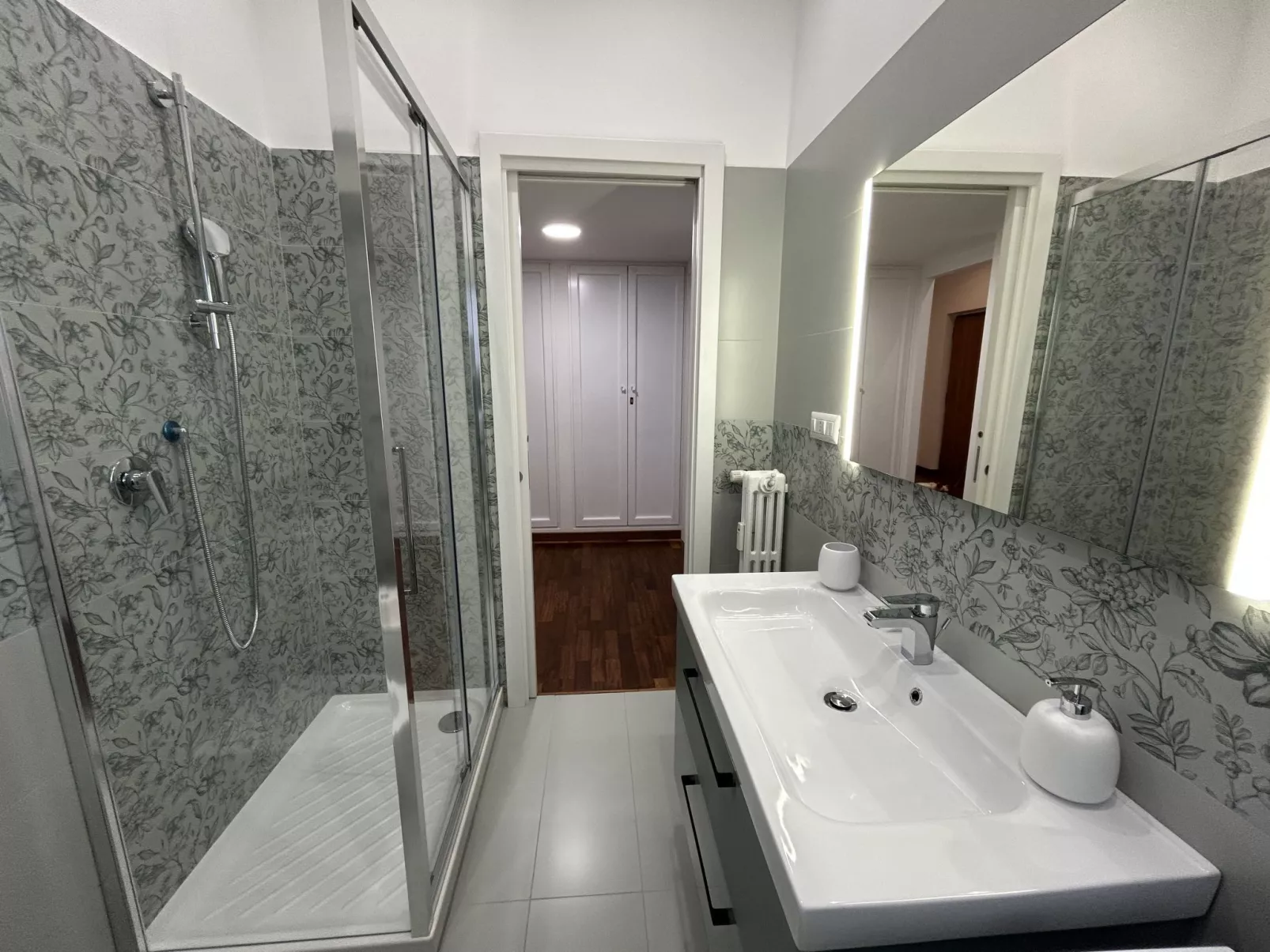 'Vatican Vibes - Binnen