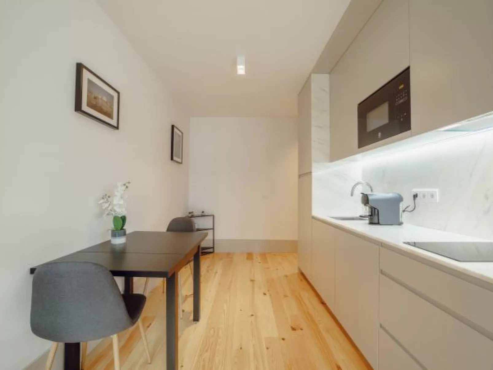 LEGACY OPORTO DESIGN APARTMENT F by VACATIONY - Binnen