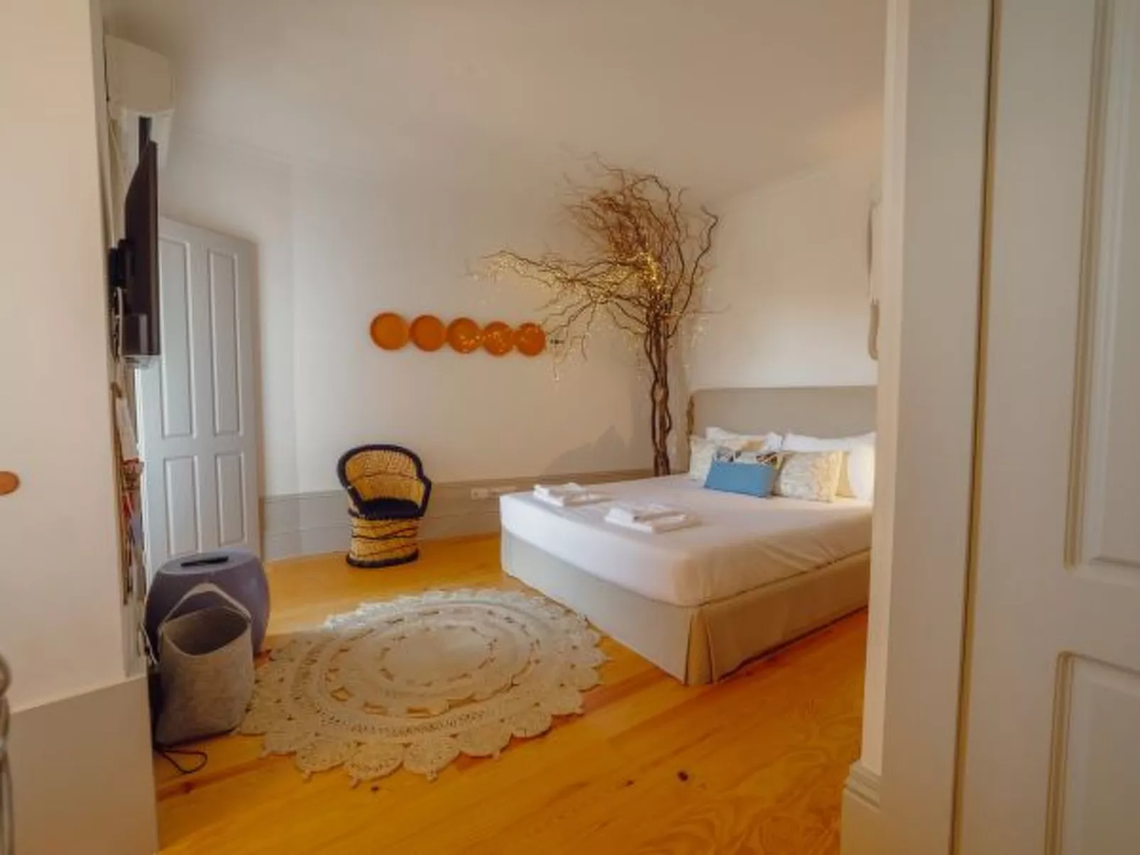 DOWNTOWN MODERN STUDIO with TERRACE by VACATIONY - Binnen