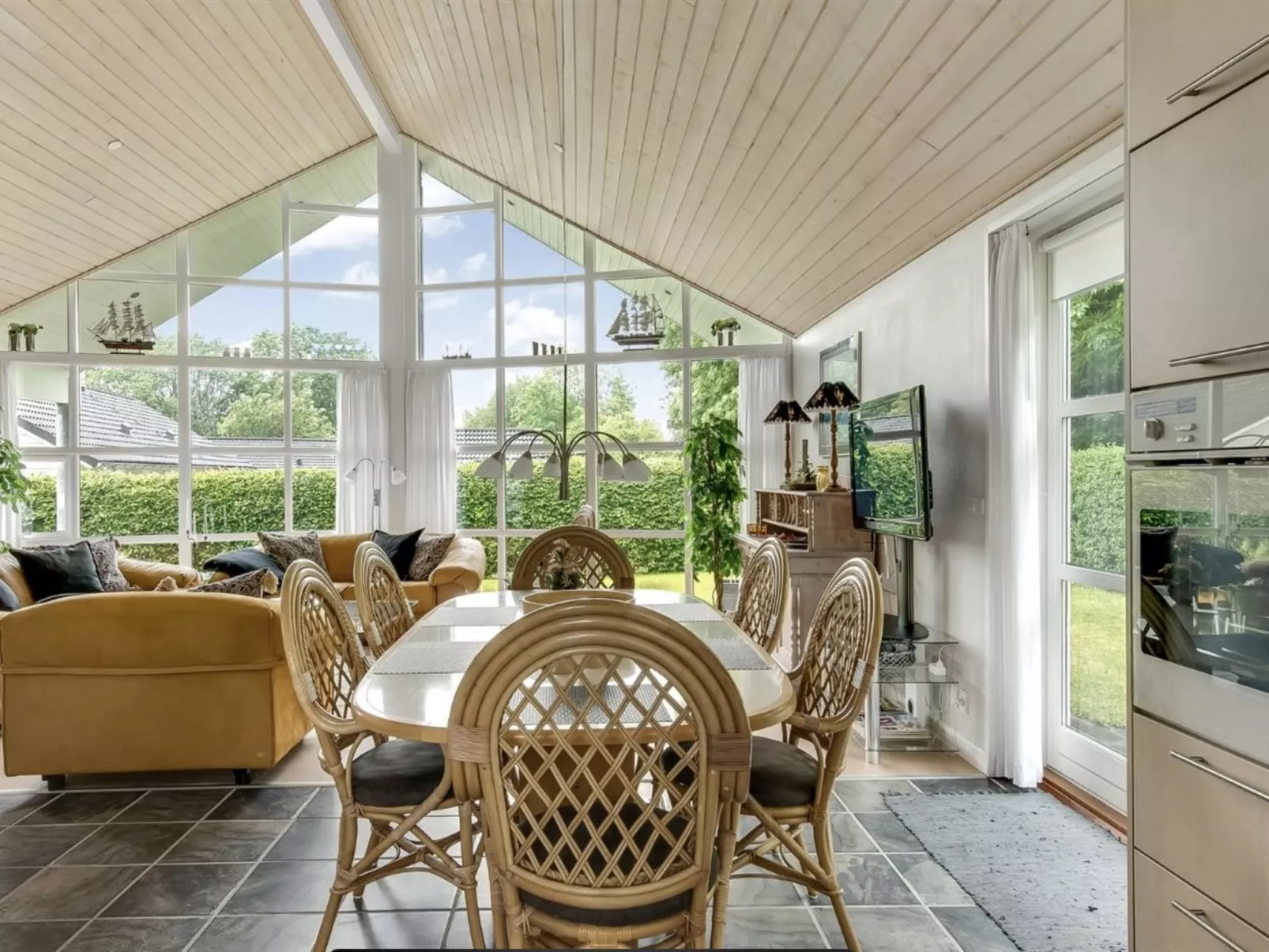 "Elizabeth" - 175m from the sea - Binnen