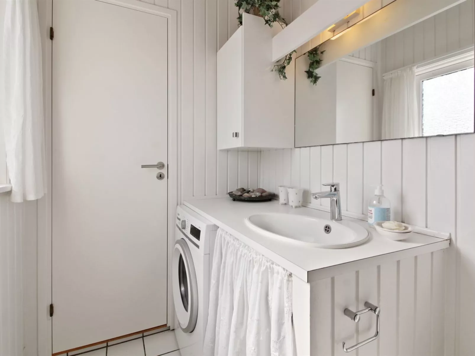 "Minka" - 58m from the sea - Binnen