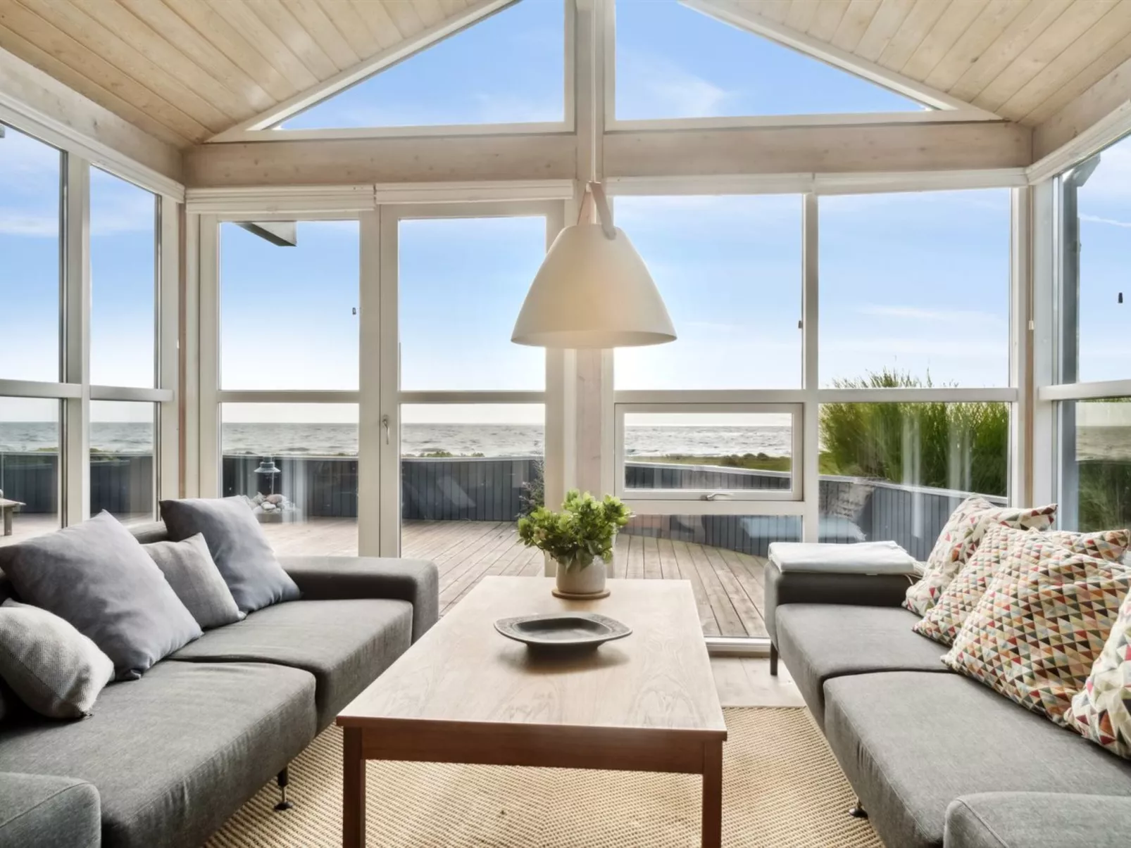 "Iivari" - 70m from the sea - Binnen