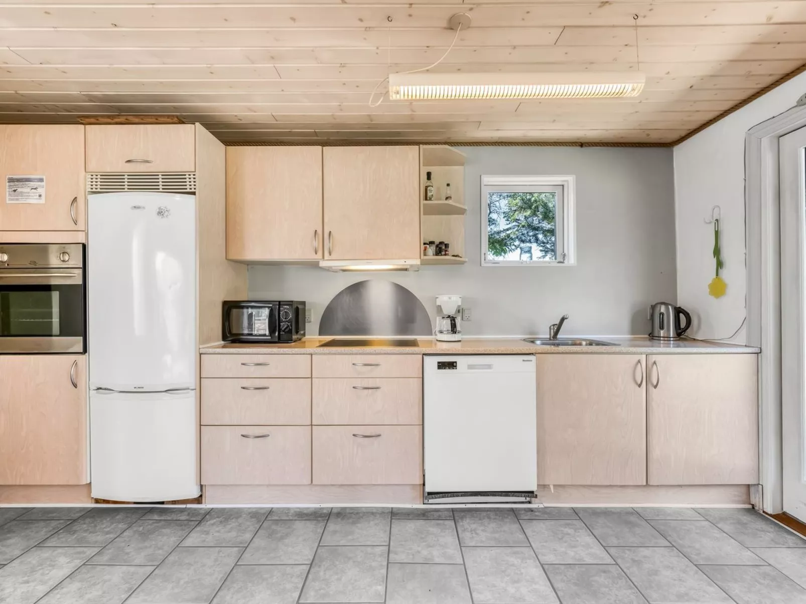 "Jonnhild" - 700m from the sea - Binnen