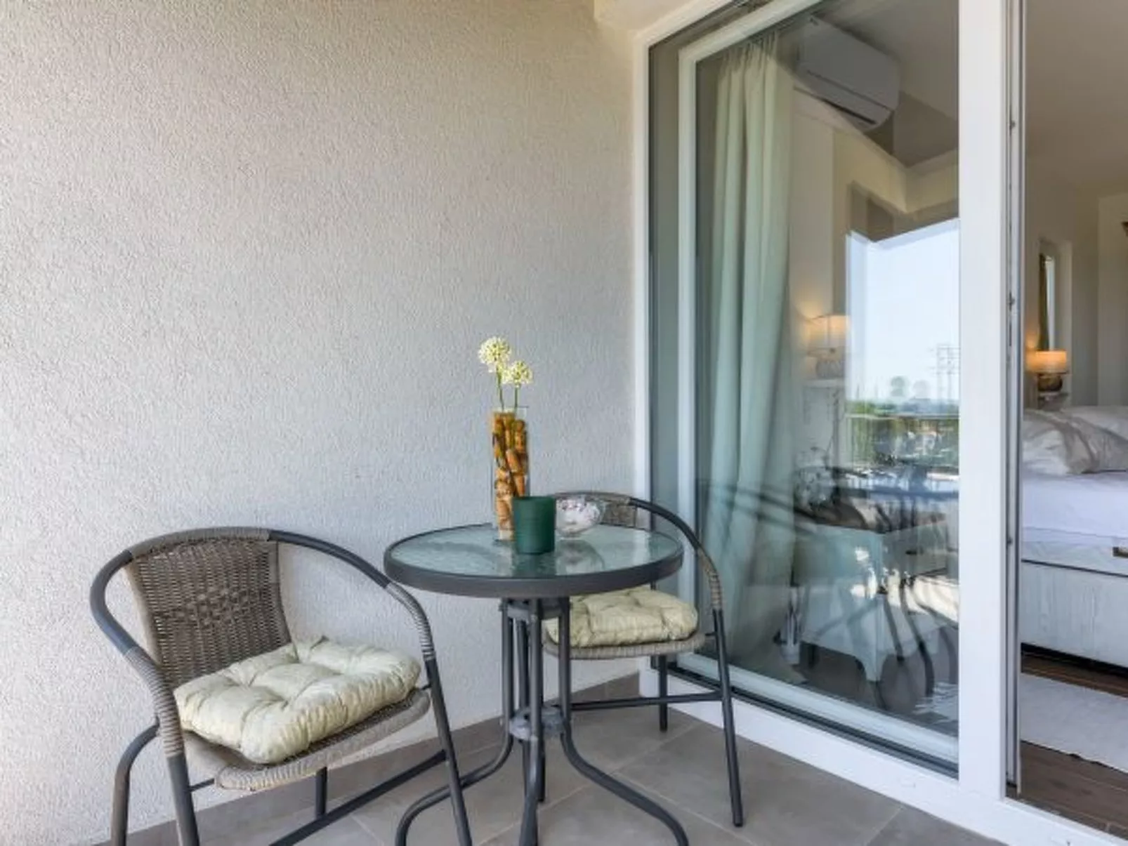 Villa Azzuro with jacuzzi and pool - Image-tags.info