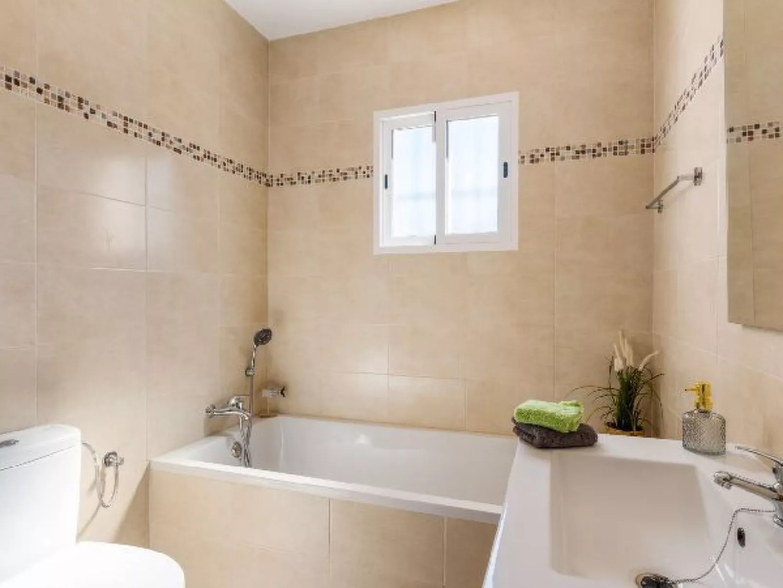 Villa Watsi - PlusHolidays - Image-tags.info