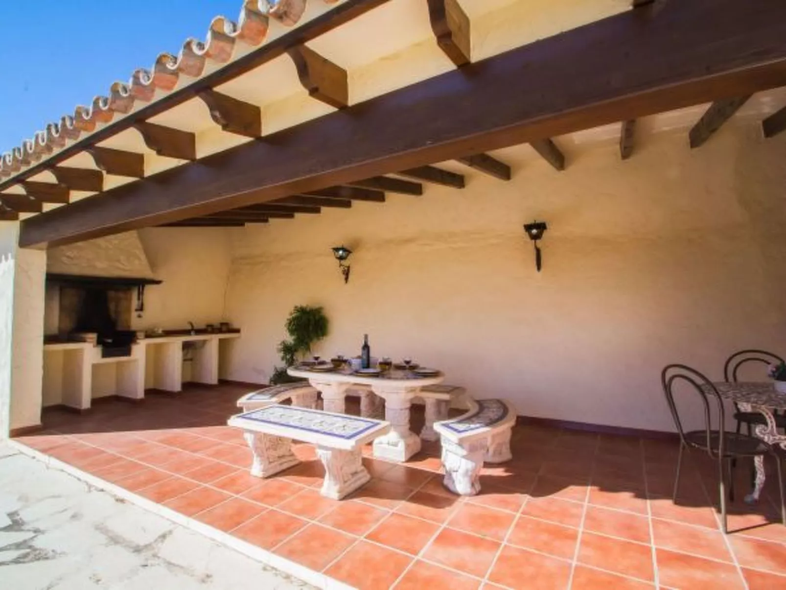 Villa Moskoa - PlusHolidays - Image-tags.info