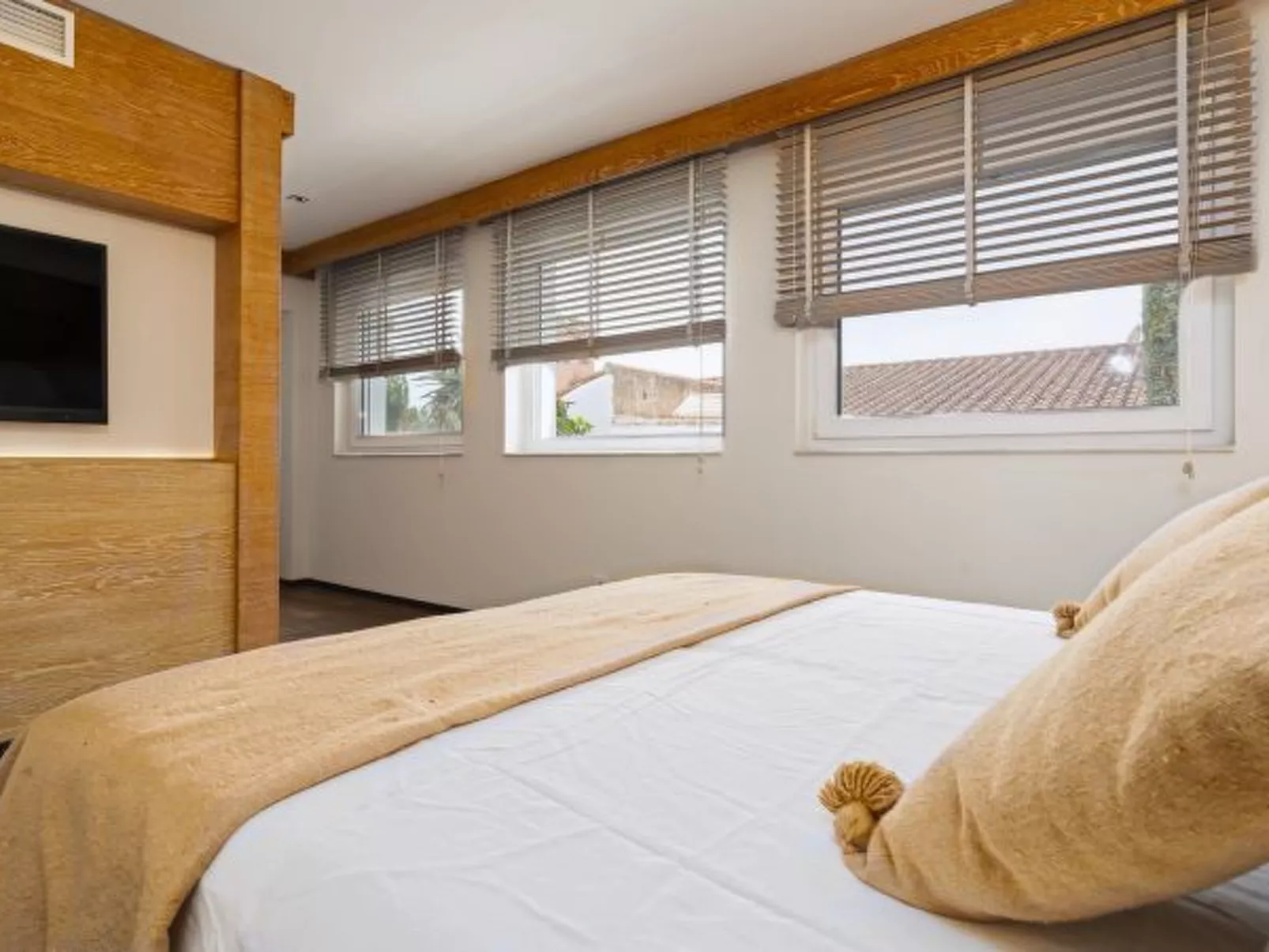 Villa Madrugada, beachside villa in Costabella - Image-tags.info