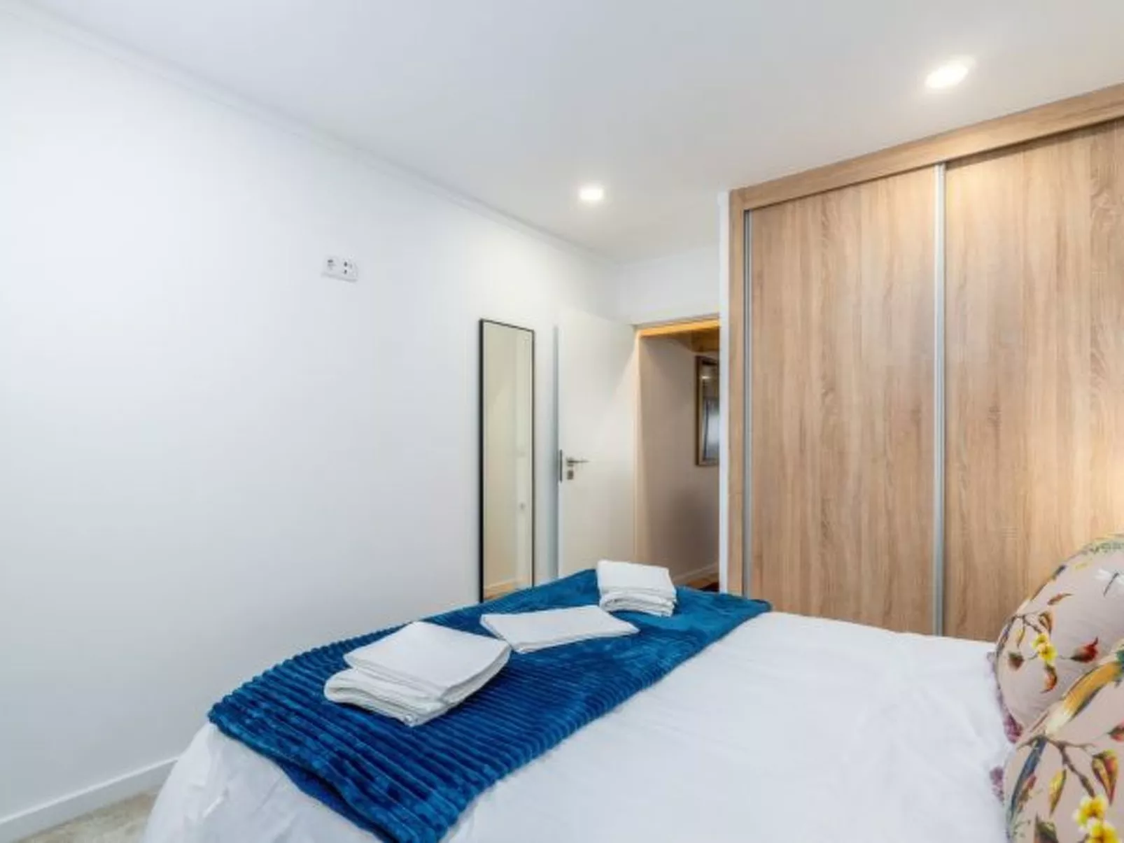 CITY CENTER COMFORT APARTMENT B by VACATIONY - Binnen