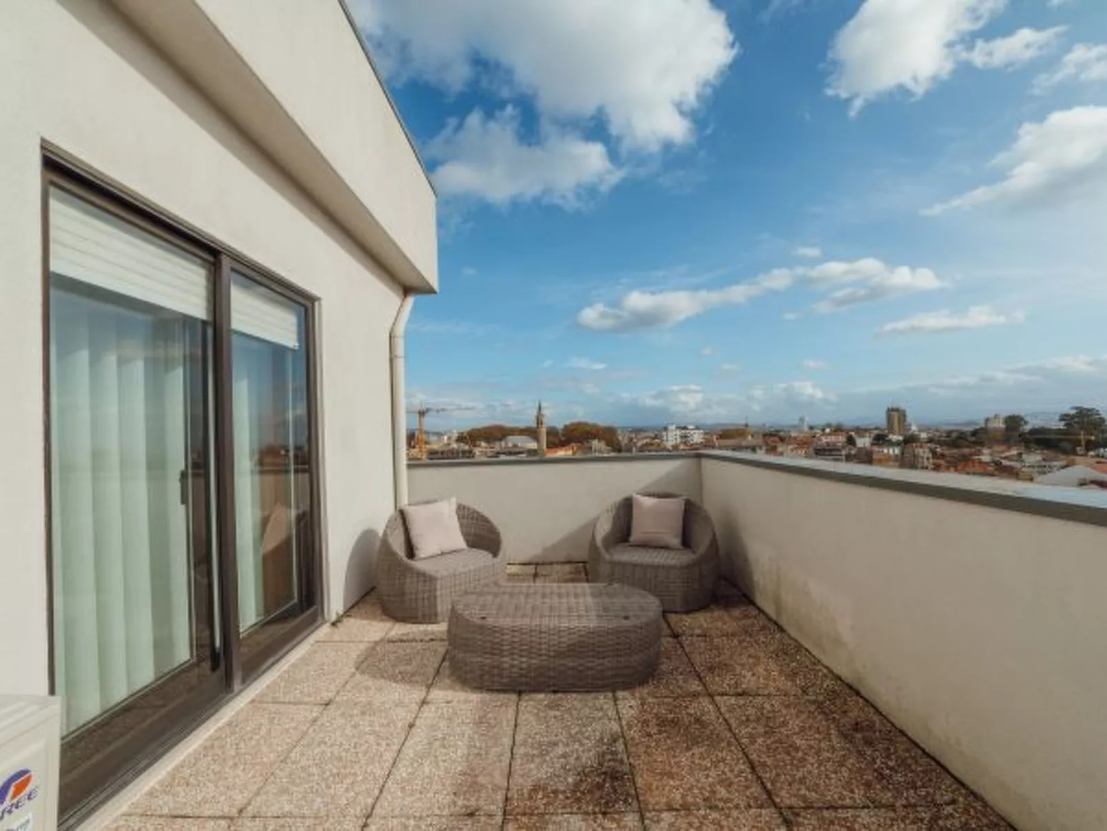 CITY CENTER GRAND SEA VIEW TERRACE by VACATIONY - Binnen