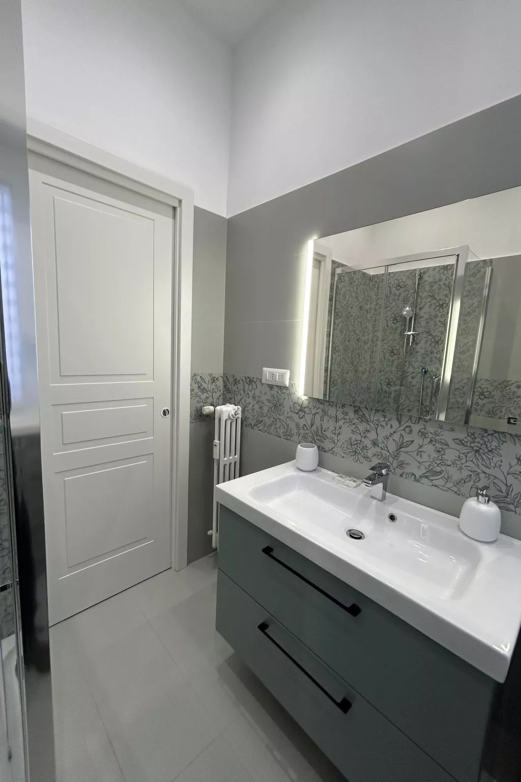 'Vatican Vibes - Binnen