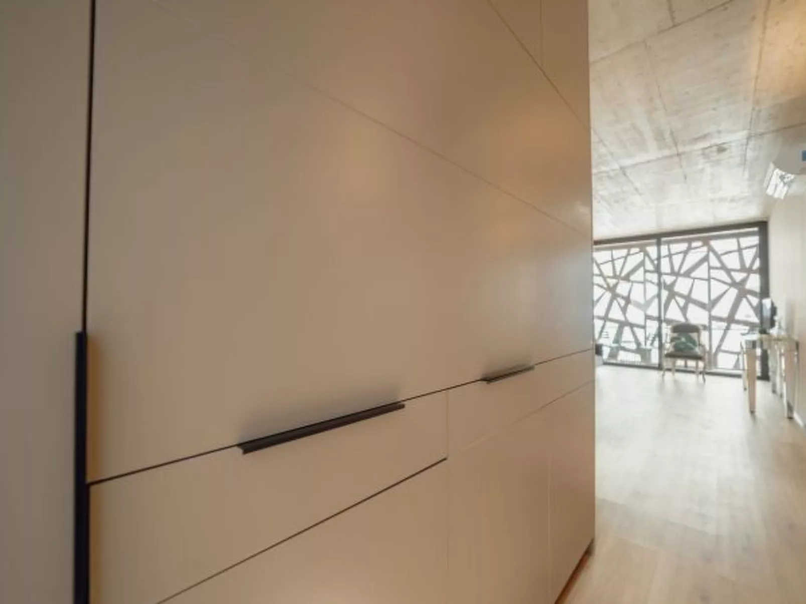 CITY CENTER PREMIUM with GARAGE by VACATIONY - Binnen