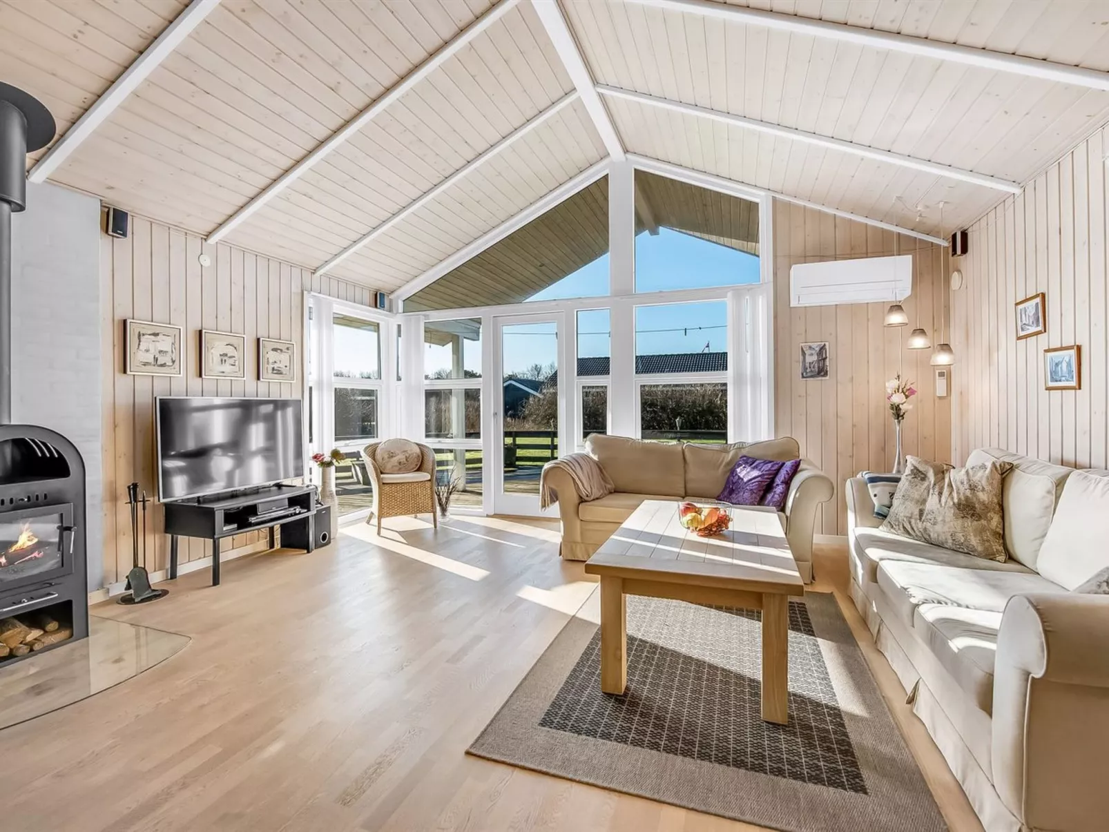 "Asgard" - 800m to the fjord - Binnen