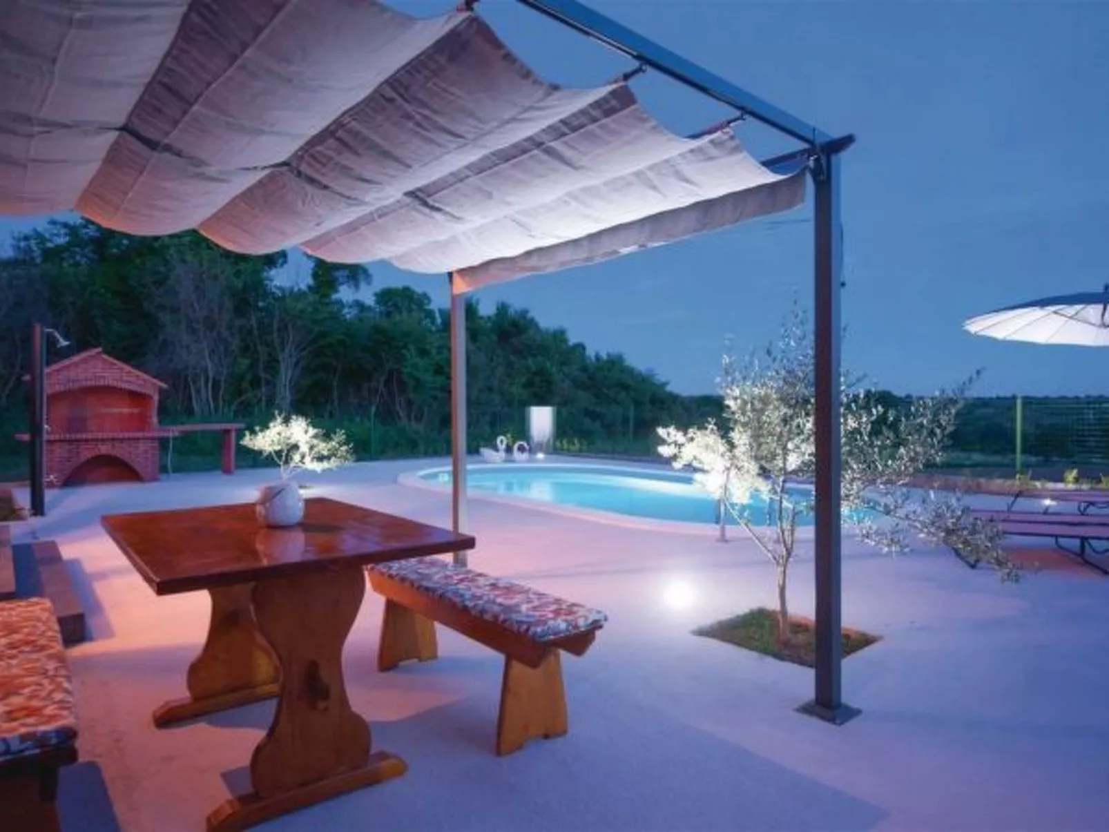 Holiday house Flora with pool - Image-tags.info