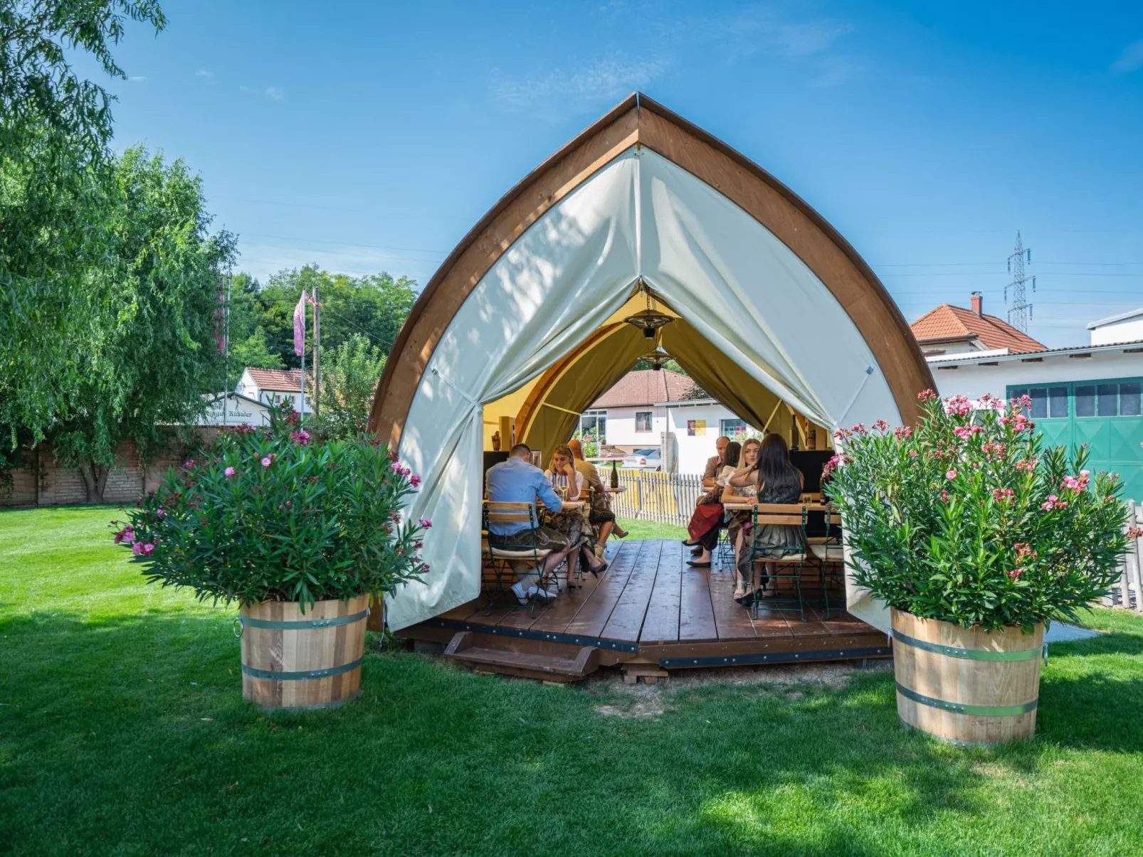 Weinfass-Suite für 2 in Grub an der March - Buiten