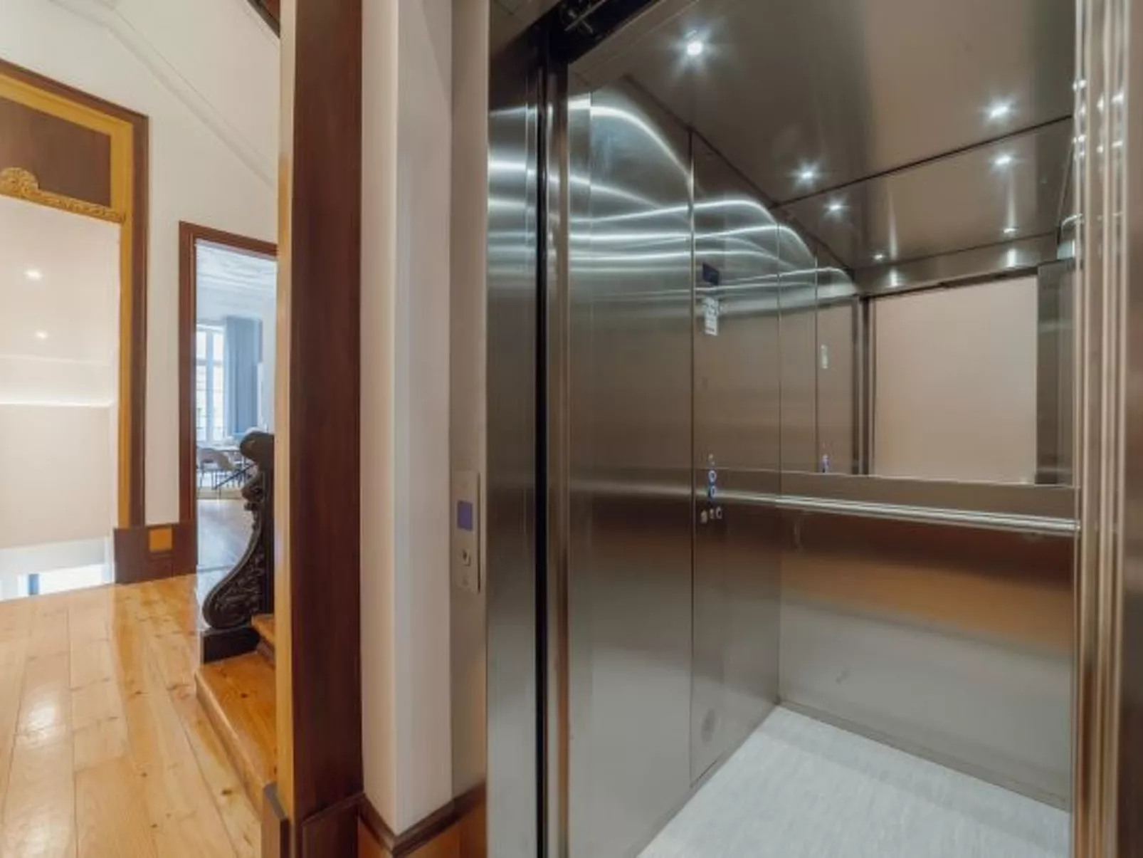 HEART OF PORTO APARTMENT F DUPLEX by VACATIONY - Binnen