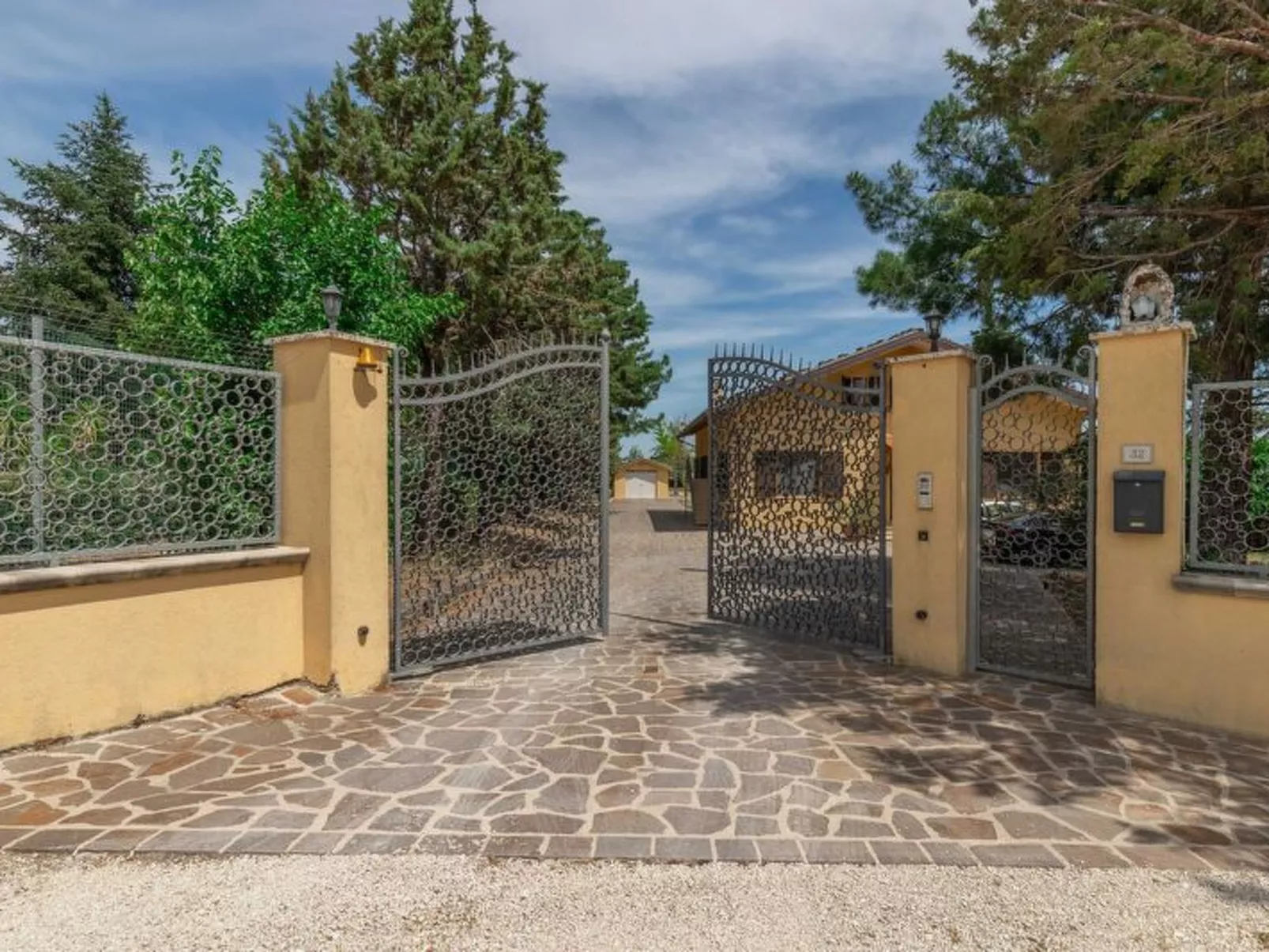 Sunrise Hill Holiday Home - Buiten