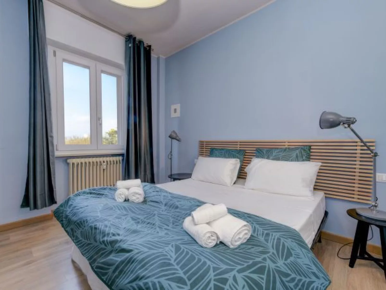 Desenzanoloft Smiling - Image-tags.info