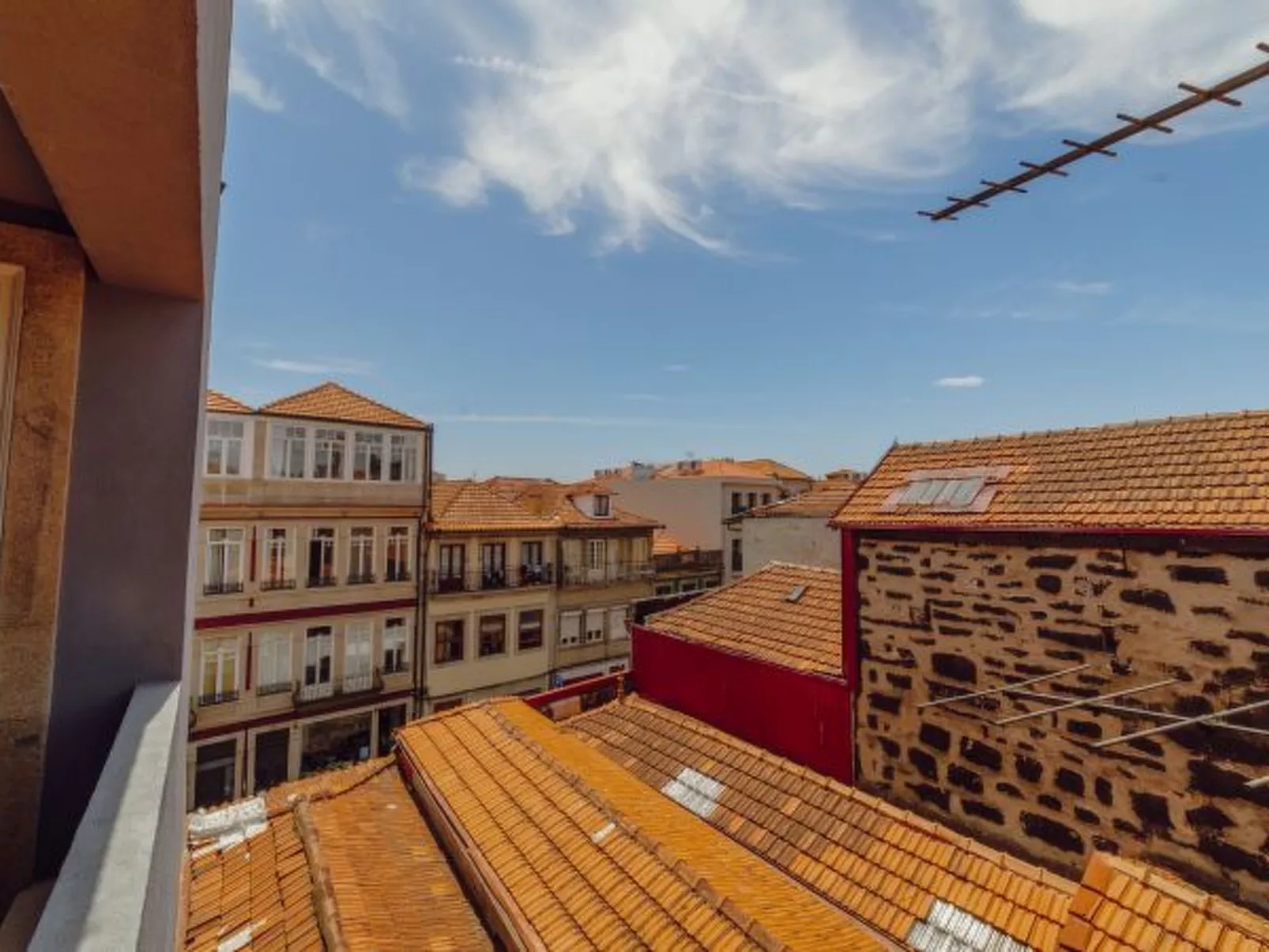 DOWNTOWN MODERN STUDIO with TERRACE by VACATIONY - Buiten