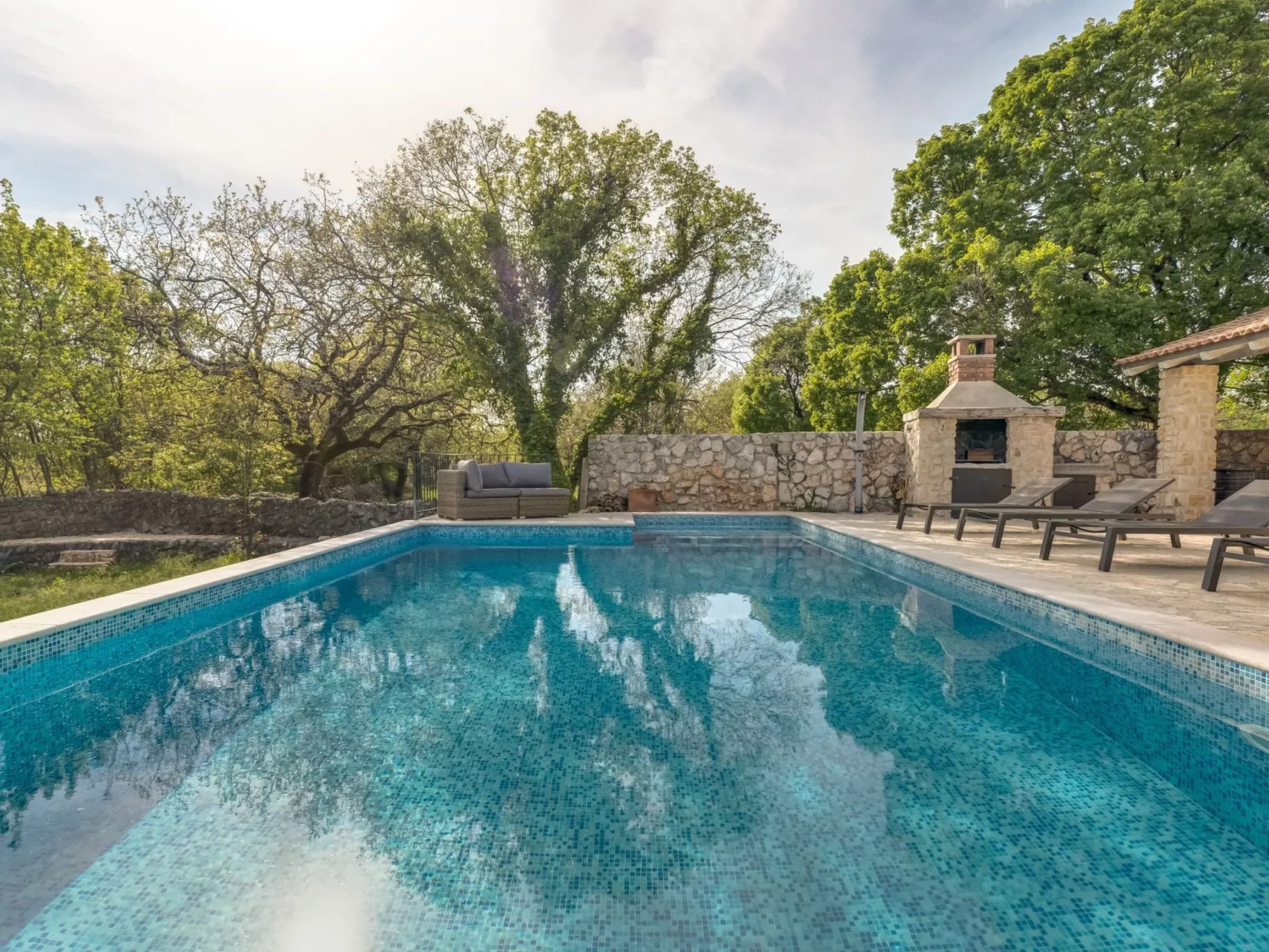 Eine luxuriöse Villa "Maslina" mit Pool und Grill - Buiten