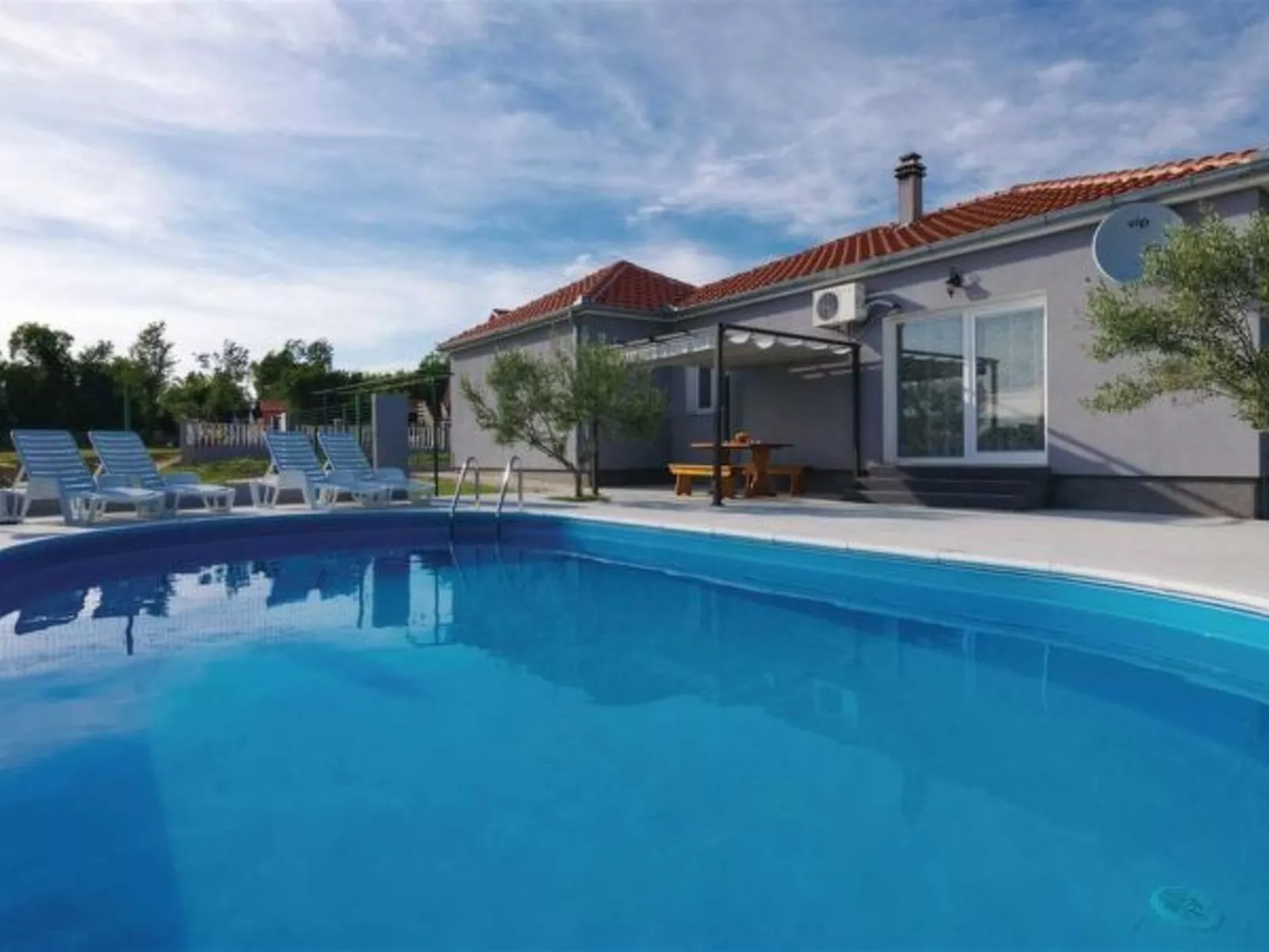 Holiday house Flora with pool - Image-tags.info