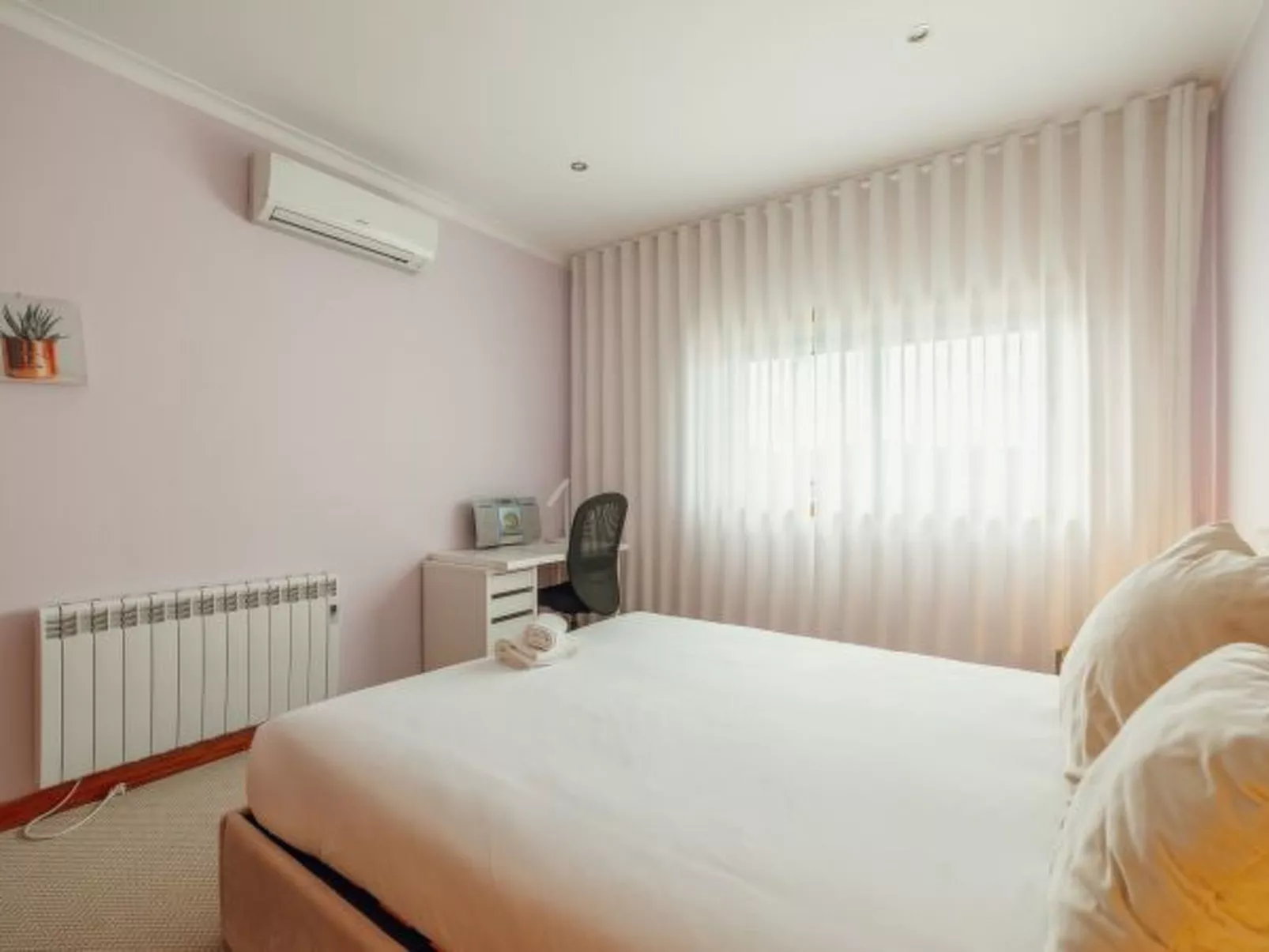 POOL & CINEMA VILLA by VACATIONY - Binnen