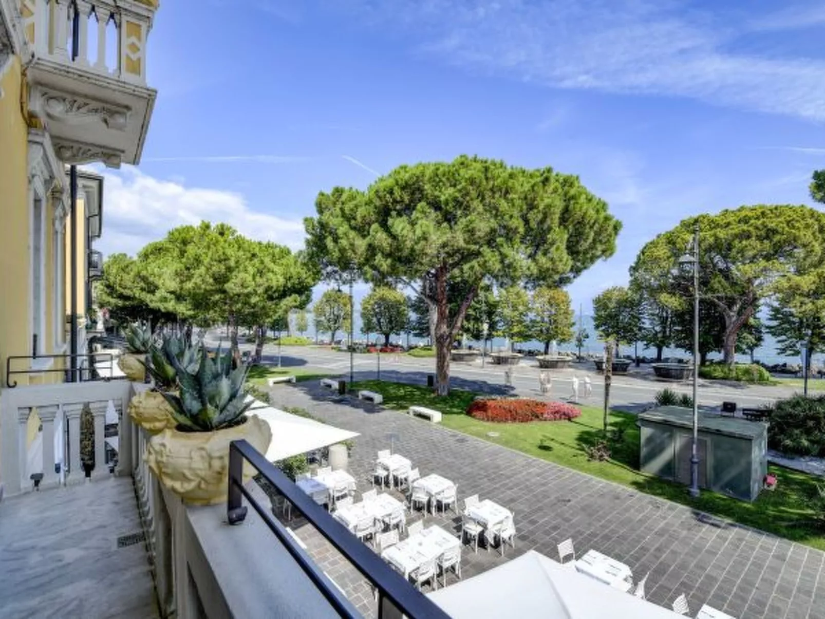 Desenzanoloft Palazzo Visconti-Collo Lungo Giallo - Image-tags.info