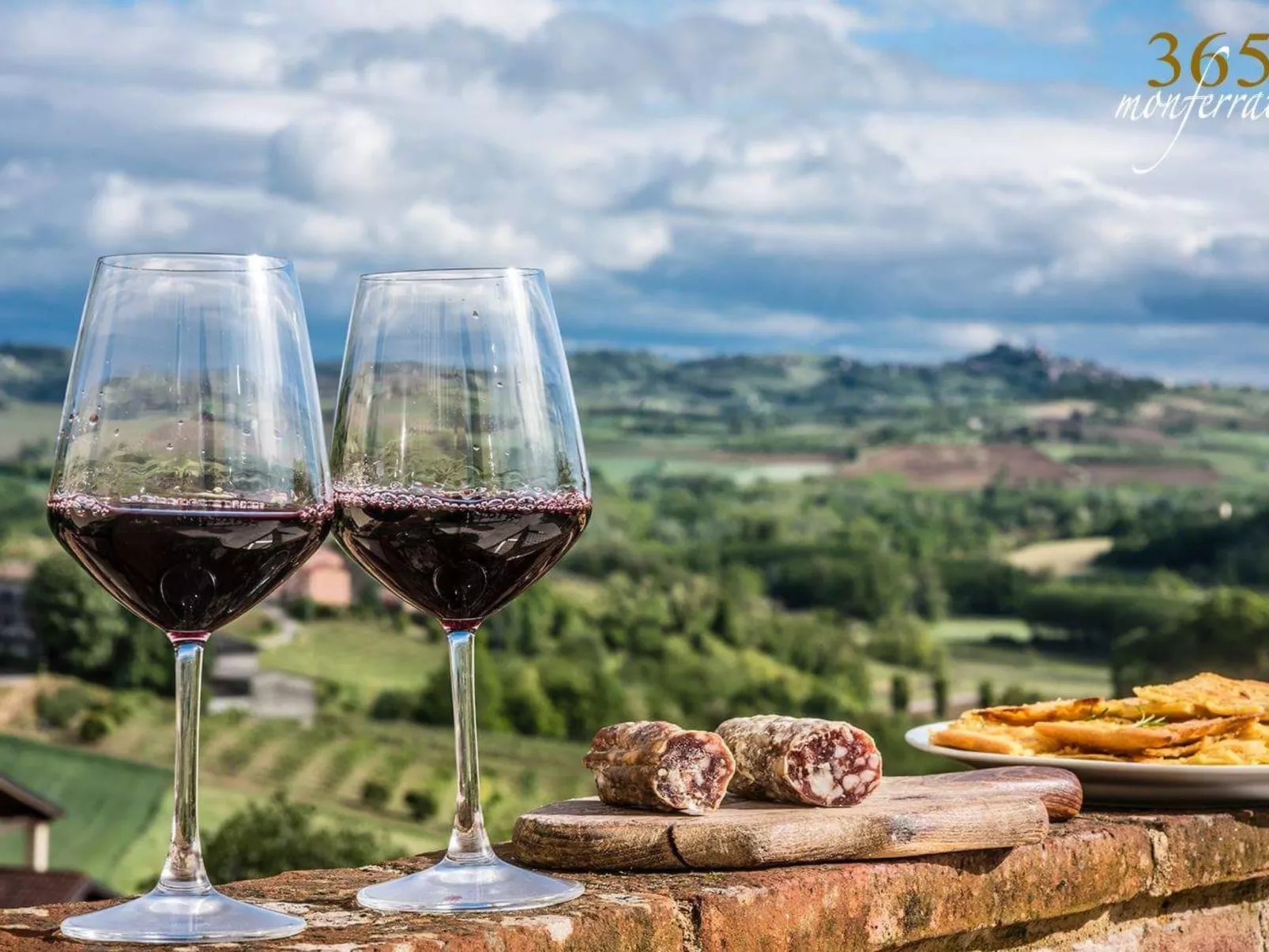 In Azzano D'asti mit Kleiner Terrasse - Image-tags.info