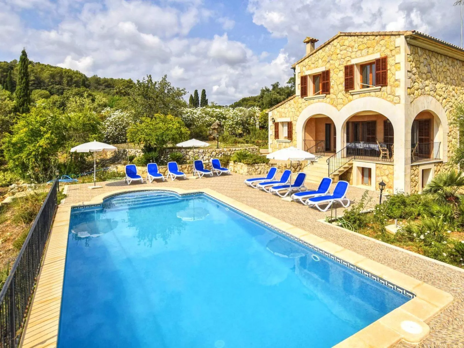 Schönes Landhaus mit Panoramablick auf die Berge - Buiten