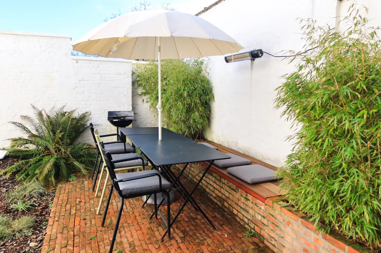 Cosy Courtyard House Hasselt - Tuinen zomer