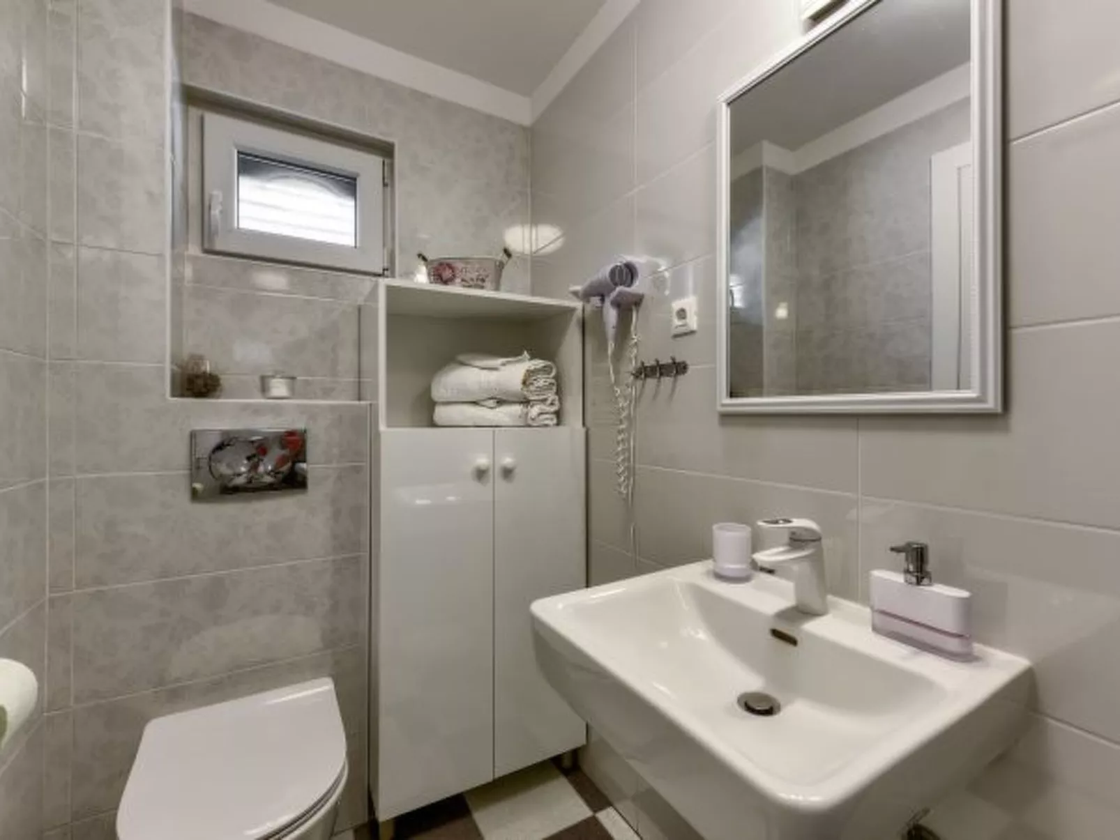 Villa Azzuro with jacuzzi and pool - Image-tags.info