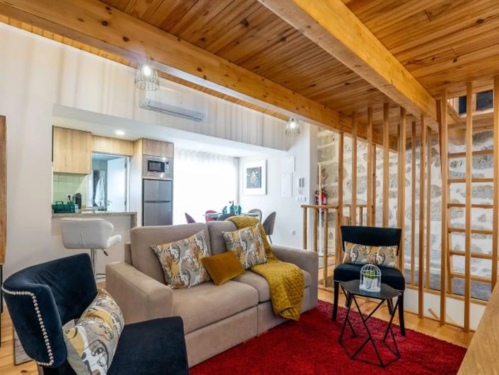 CITY CENTER COMFORT APARTMENT B by VACATIONY - Binnen