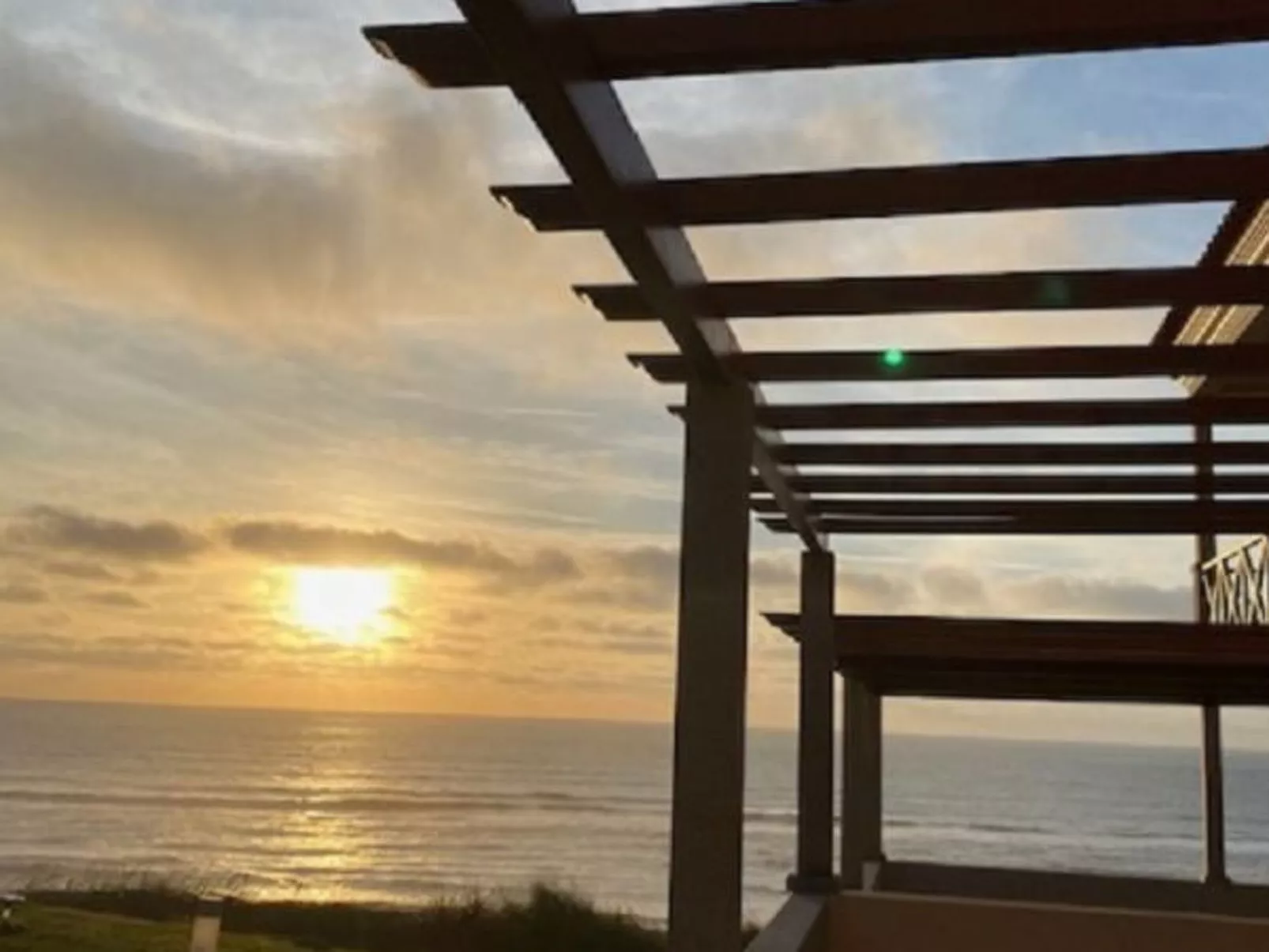 SUNSET HOUSE WITH SEAVIEW & TERRACE by VACATIONY - Buiten