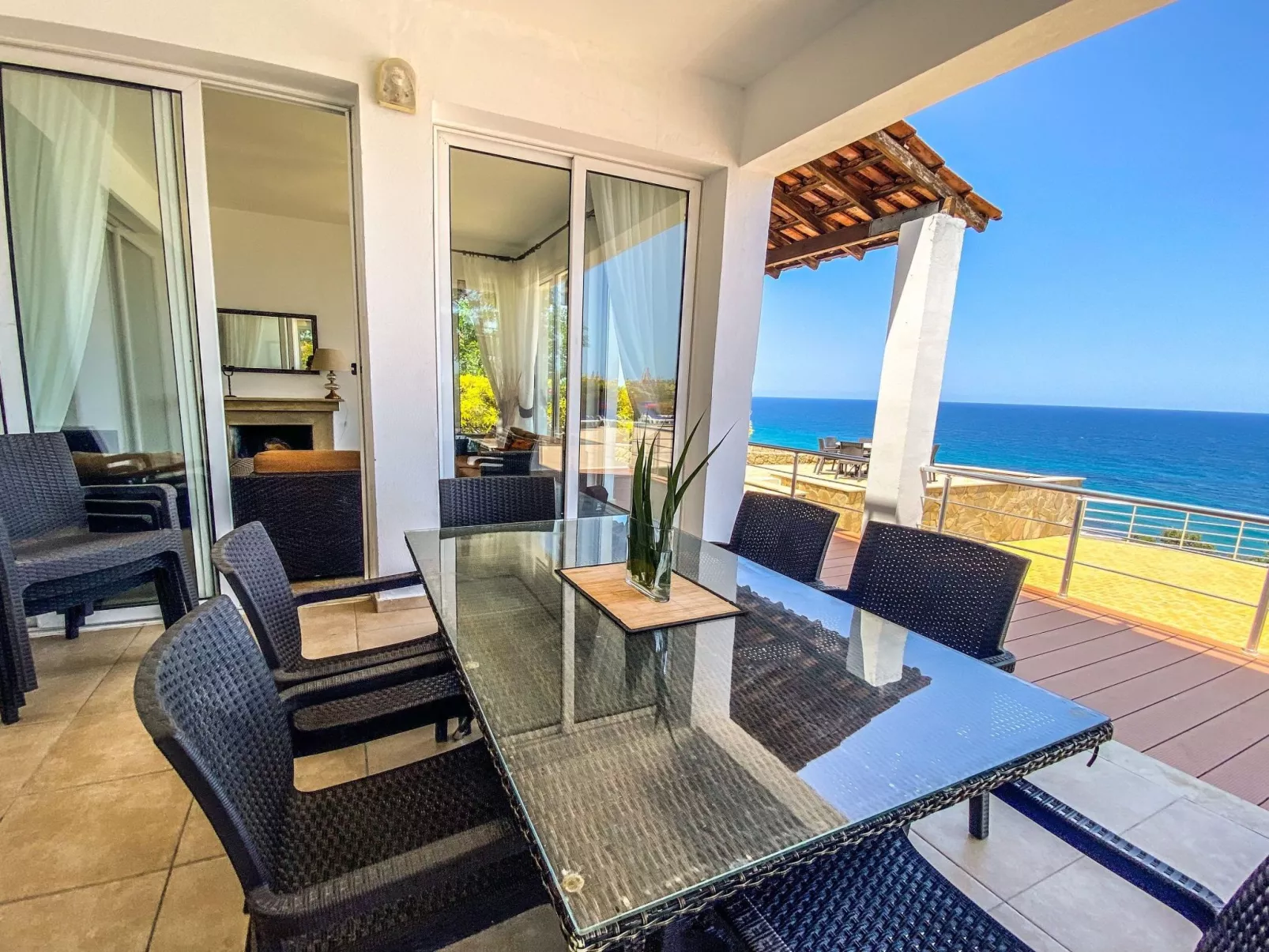 Villa "Meerblick" mit Infinity-Pool - Buiten