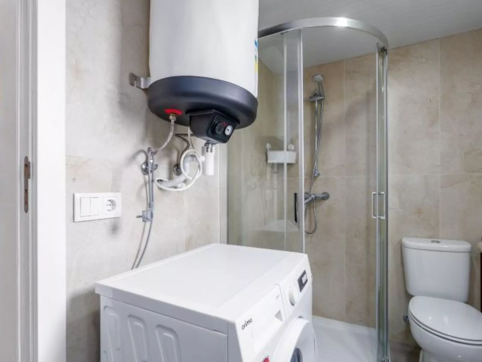 CITY CENTER COMFORT APARTMENT B by VACATIONY - Binnen