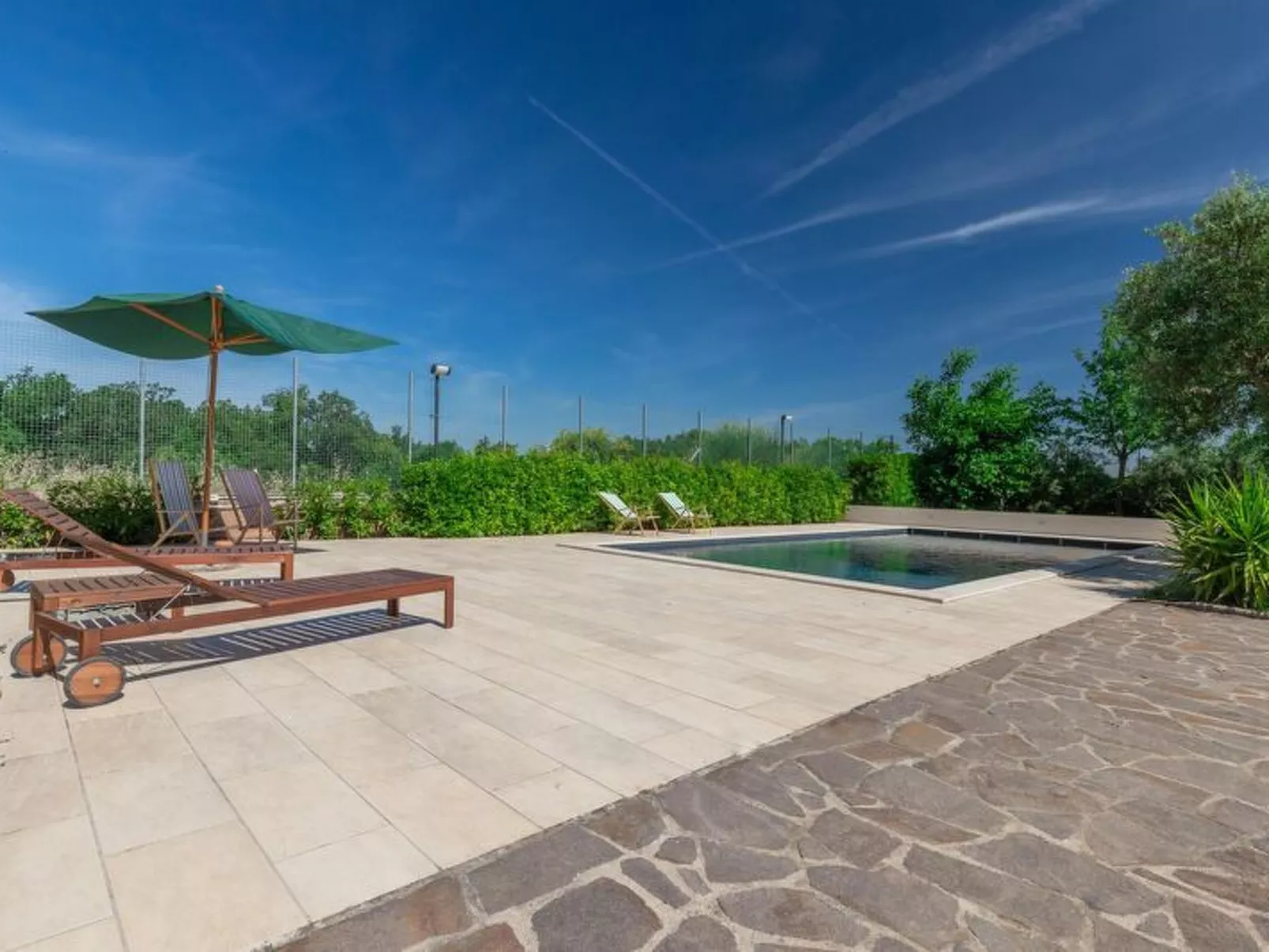 Sunrise Hill Holiday Home - Buiten