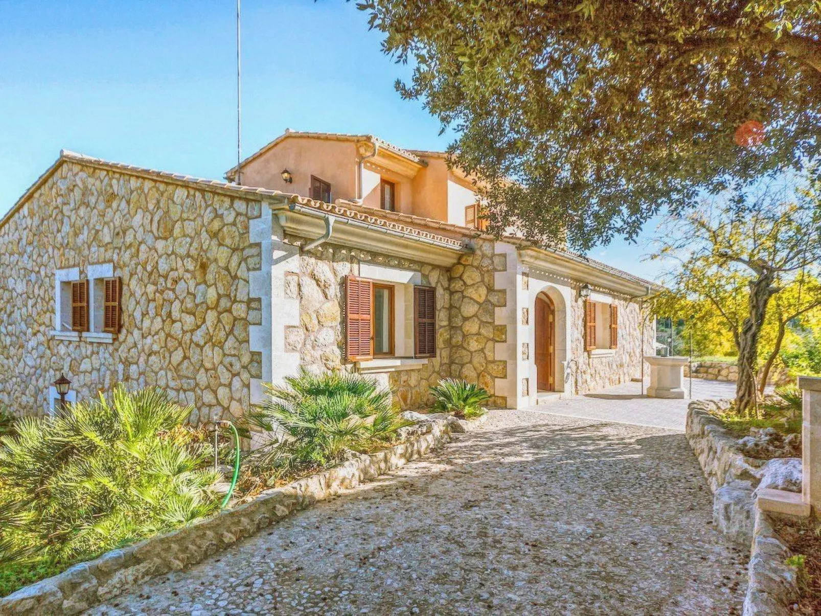 Schönes Landhaus mit Panoramablick auf die Berge - Buiten