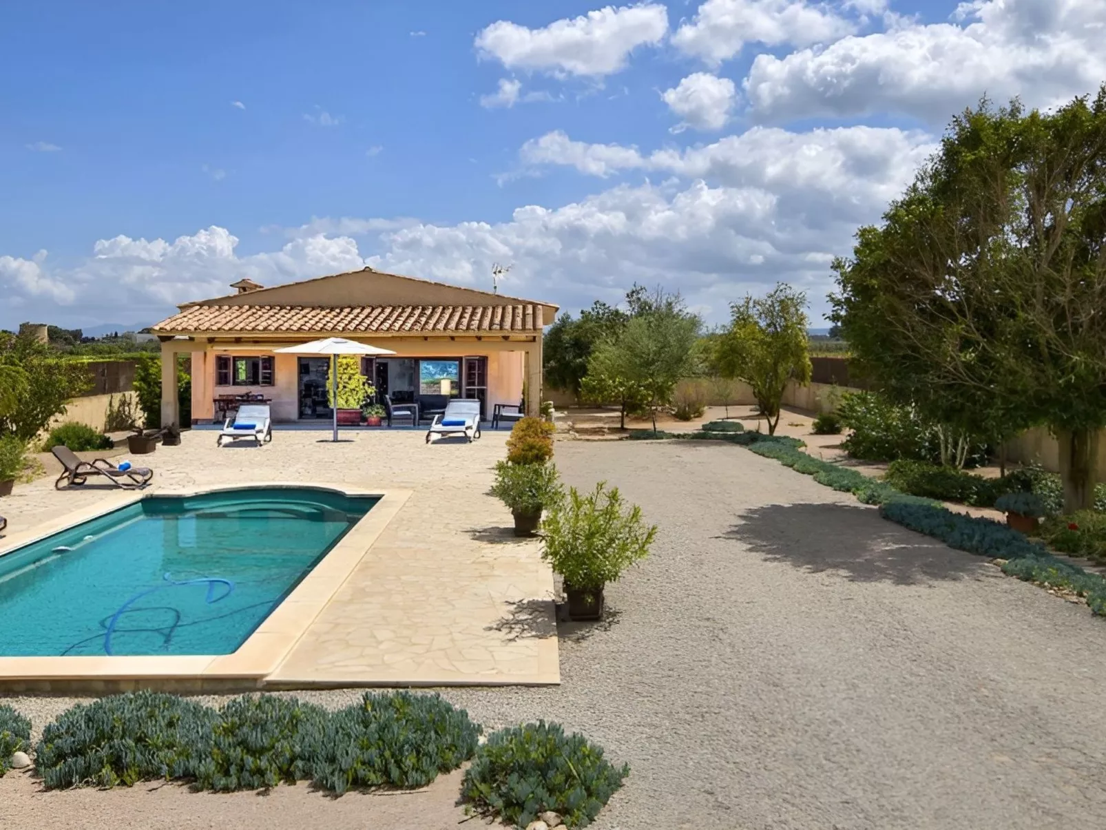 Pleasant rustikales Landhaus - Buiten