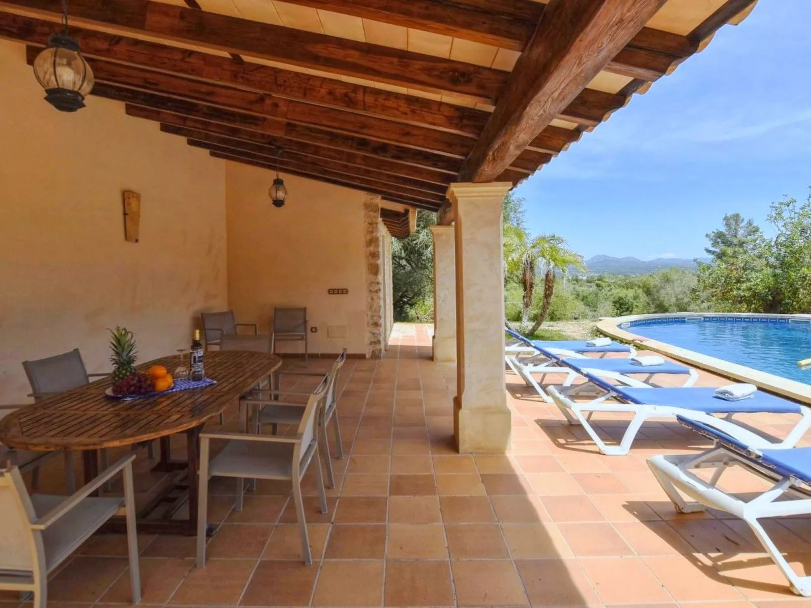 Villa mit eigenem Schwimmbad - Buiten