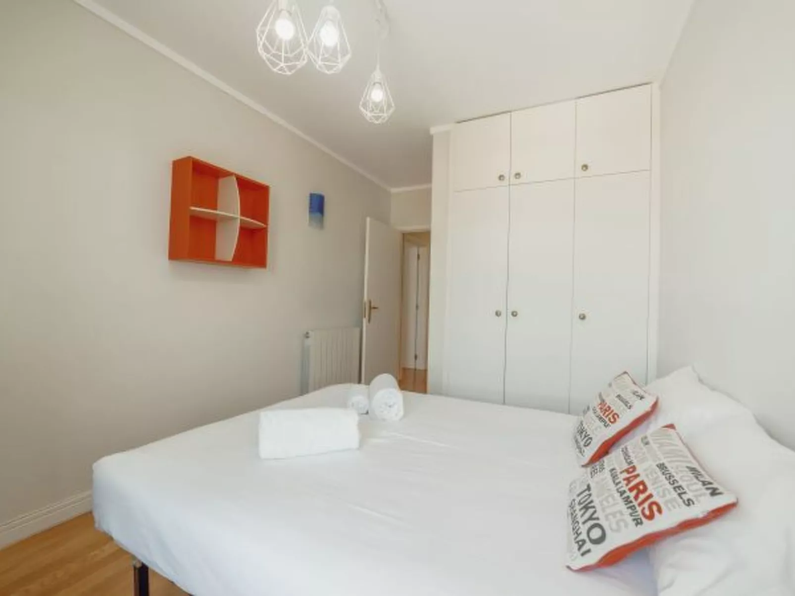 DOWNTOWN GRAND TOWER VIEW by VACATIONY - Binnen