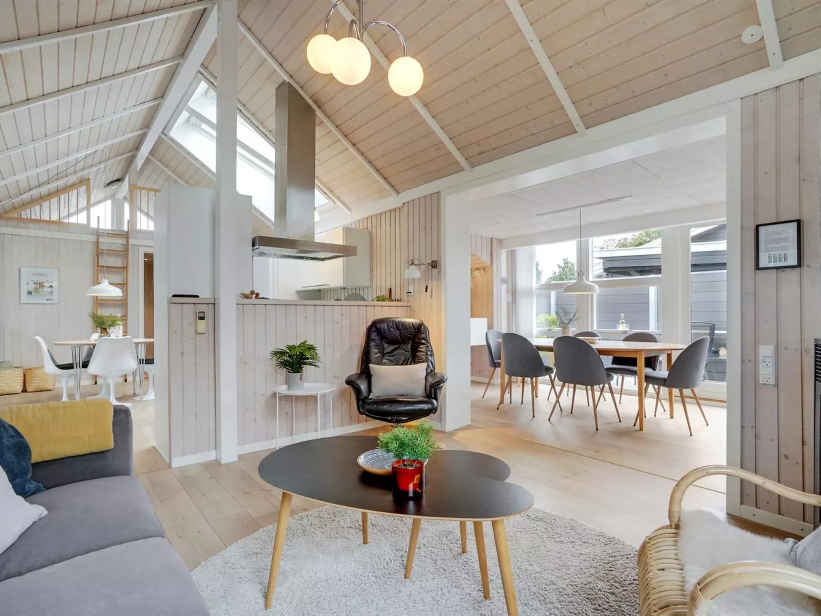 "Kei" - 75m from the sea - Binnen