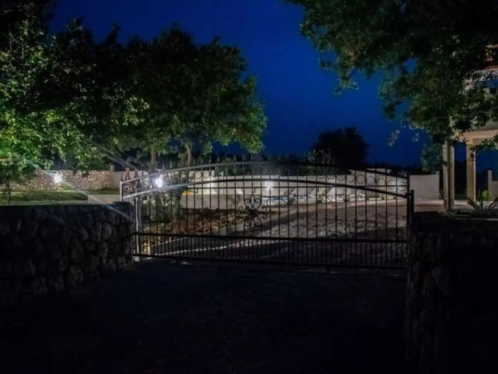 Zen Garden Villa with heated pool - Image-tags.info