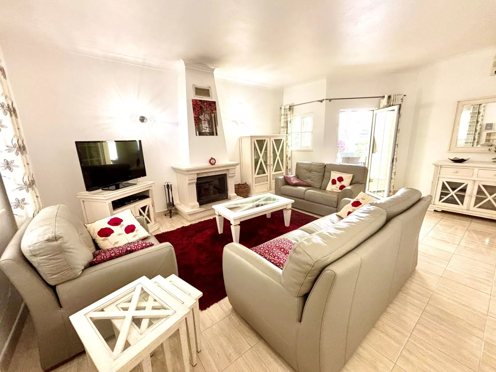 Mit beheiztem Pool - Binnen