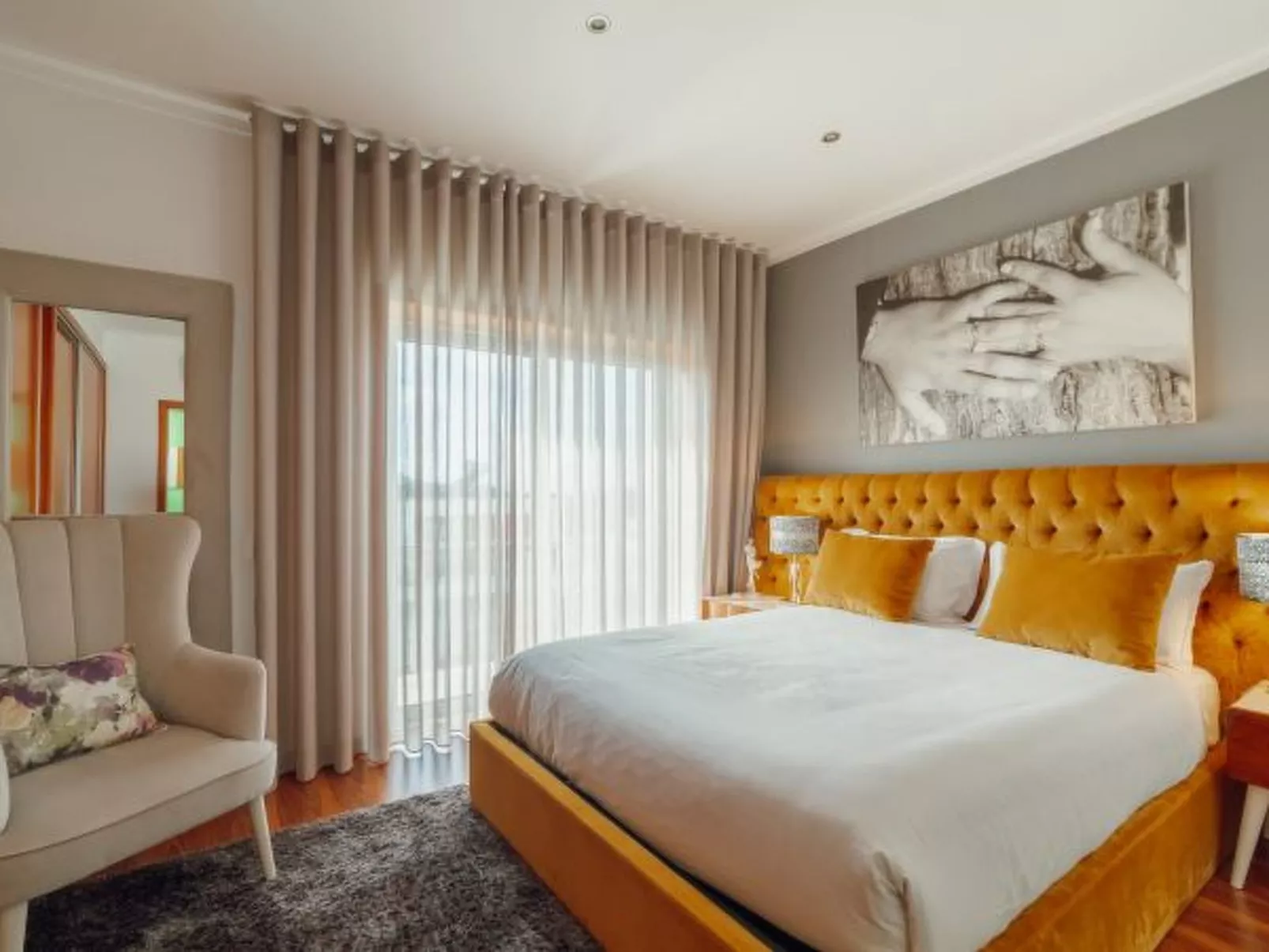 POOL & CINEMA VILLA by VACATIONY - Binnen