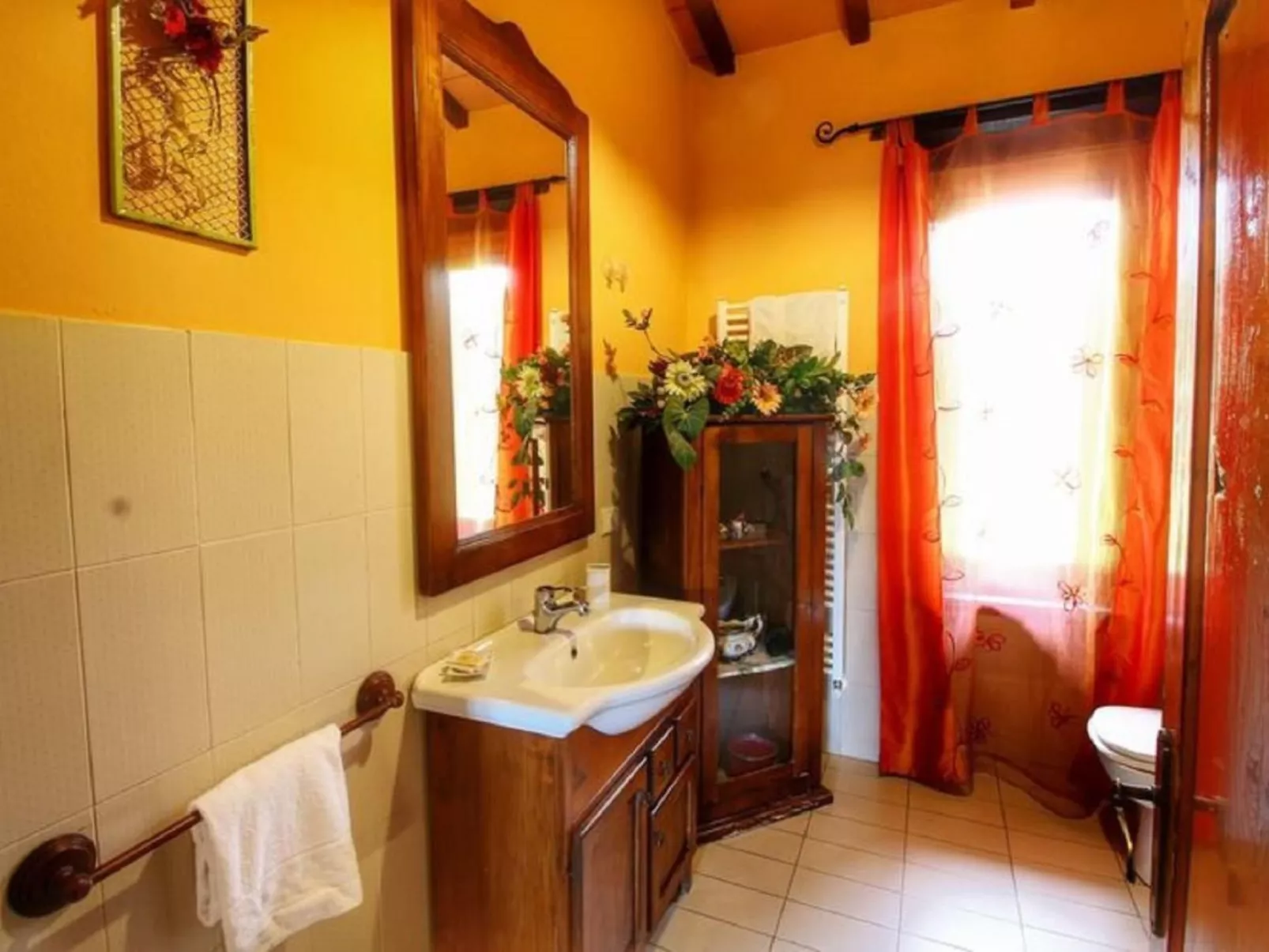 Le Corniole mit Pool, Jacuzzi und Grill - Image-tags.info