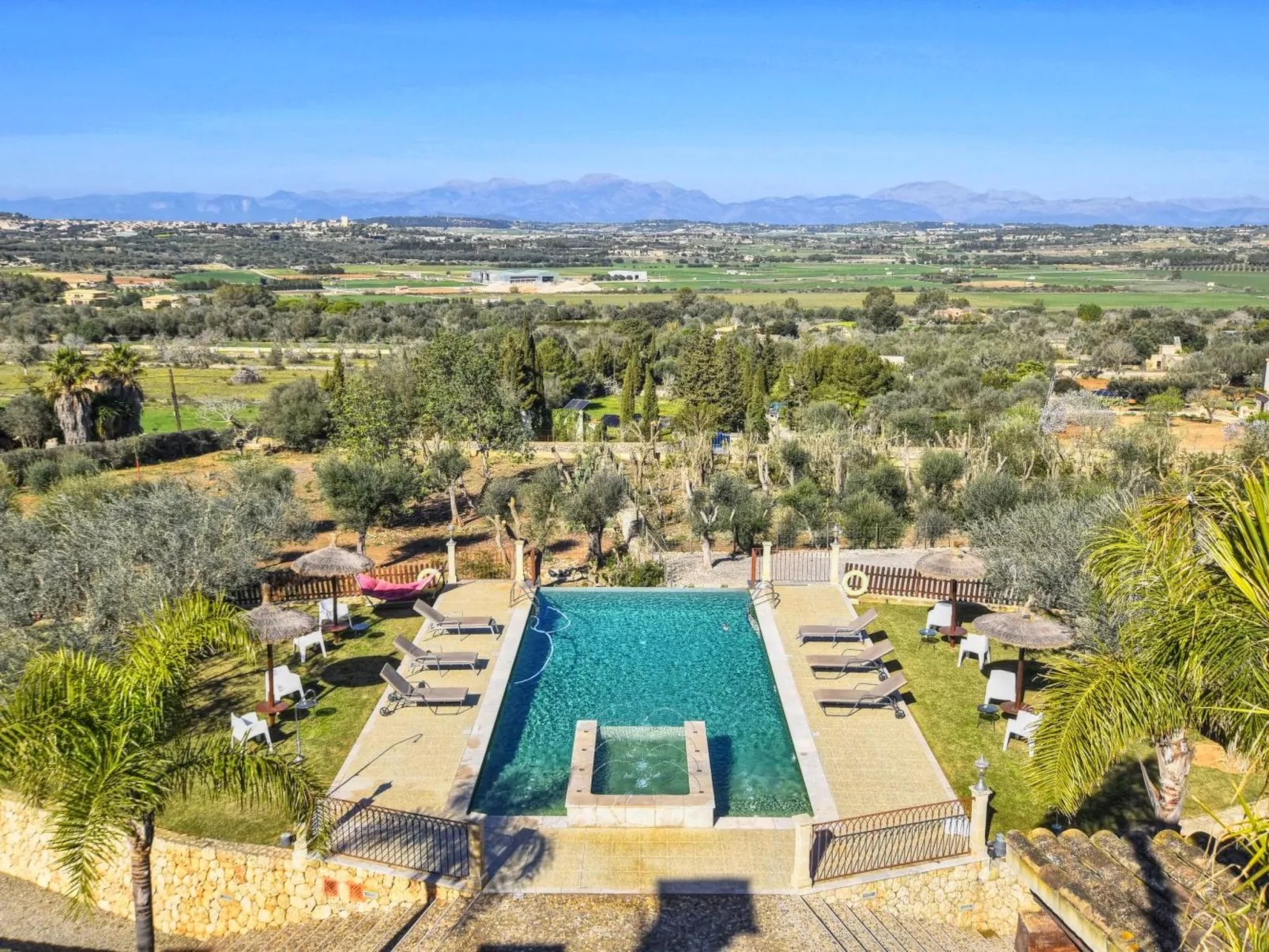 Wunderschönes Ferienhaus in Ariany mit Privatem Pool - Buiten