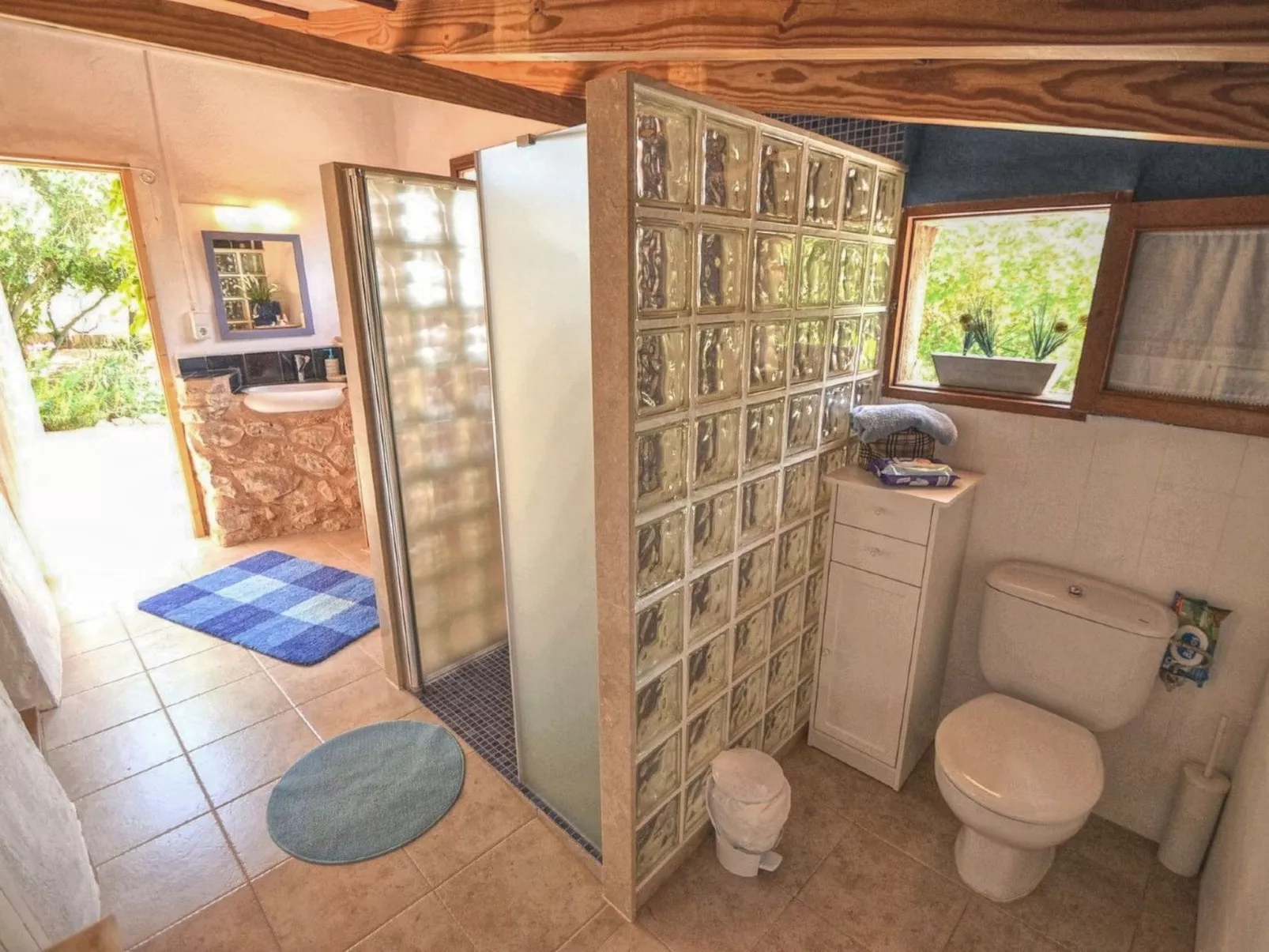 MONTSERRAT  ( SON PERETO ) - Binnen