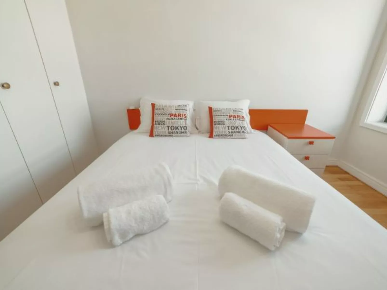 DOWNTOWN GRAND TOWER VIEW by VACATIONY - Binnen