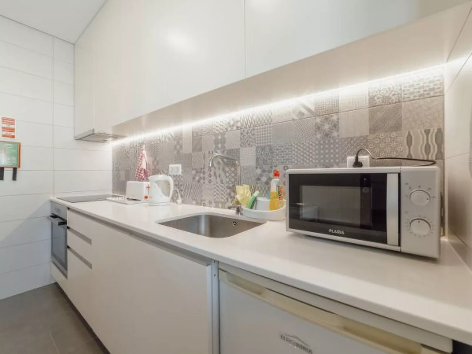 DOWNTOWN DESIGN WITH BALCONY by VACATIONY - Binnen