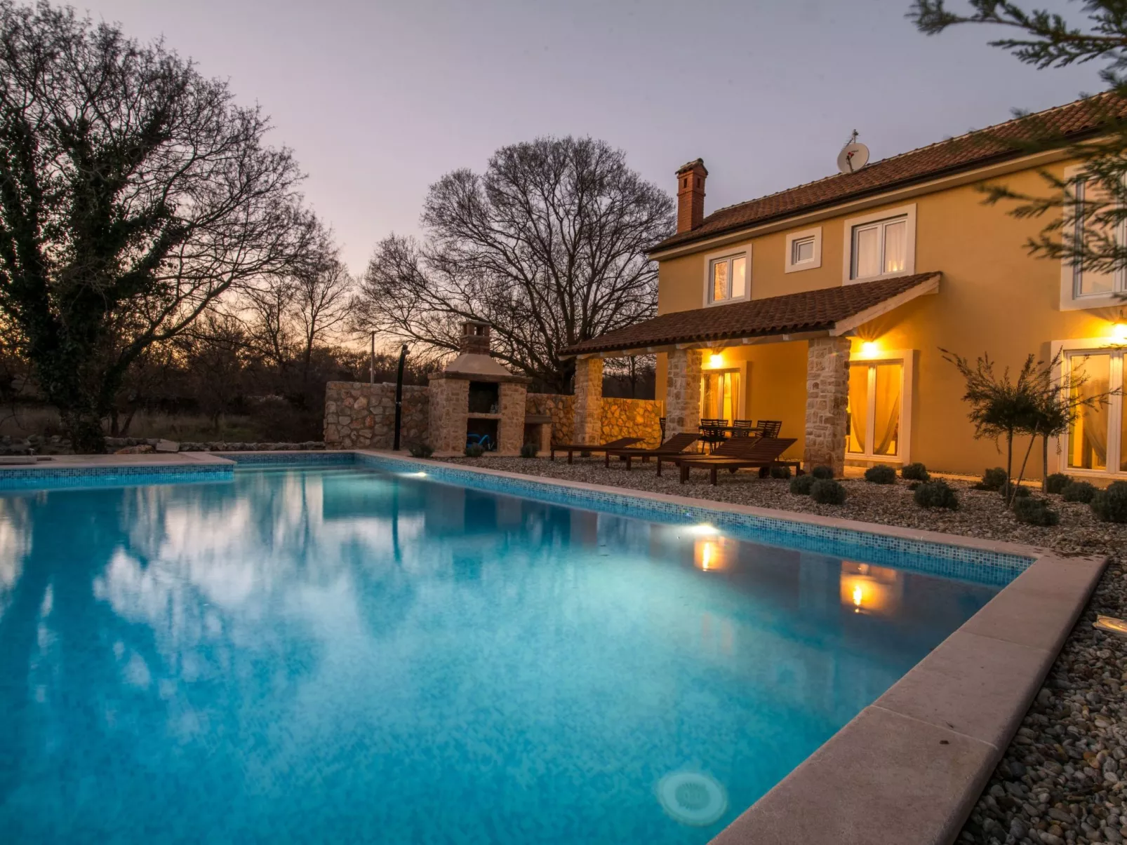 Eine luxuriöse Villa "Maslina" mit Pool und Grill - Buiten